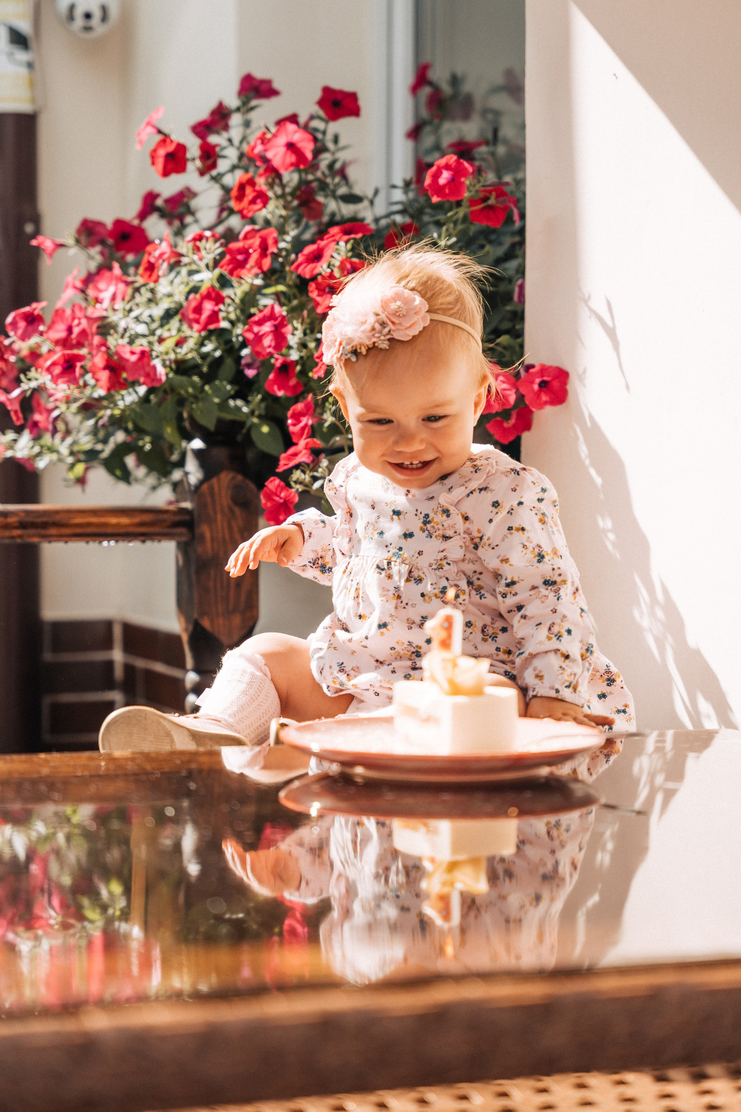 Капитолина и ее 1 годик в прекрасном закате