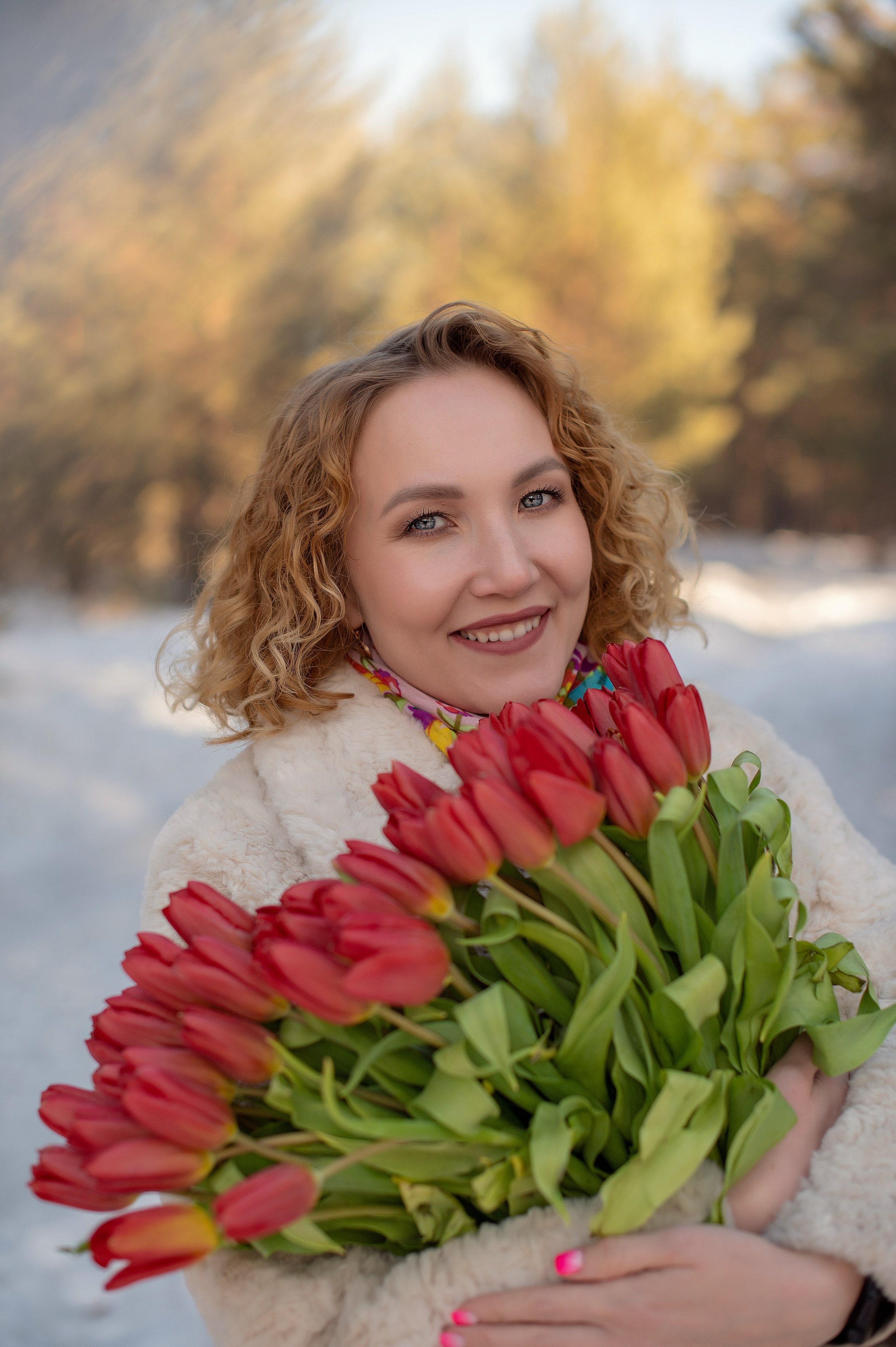 Ира тюльпаны в снегу. Фотограф Виктория Воронина