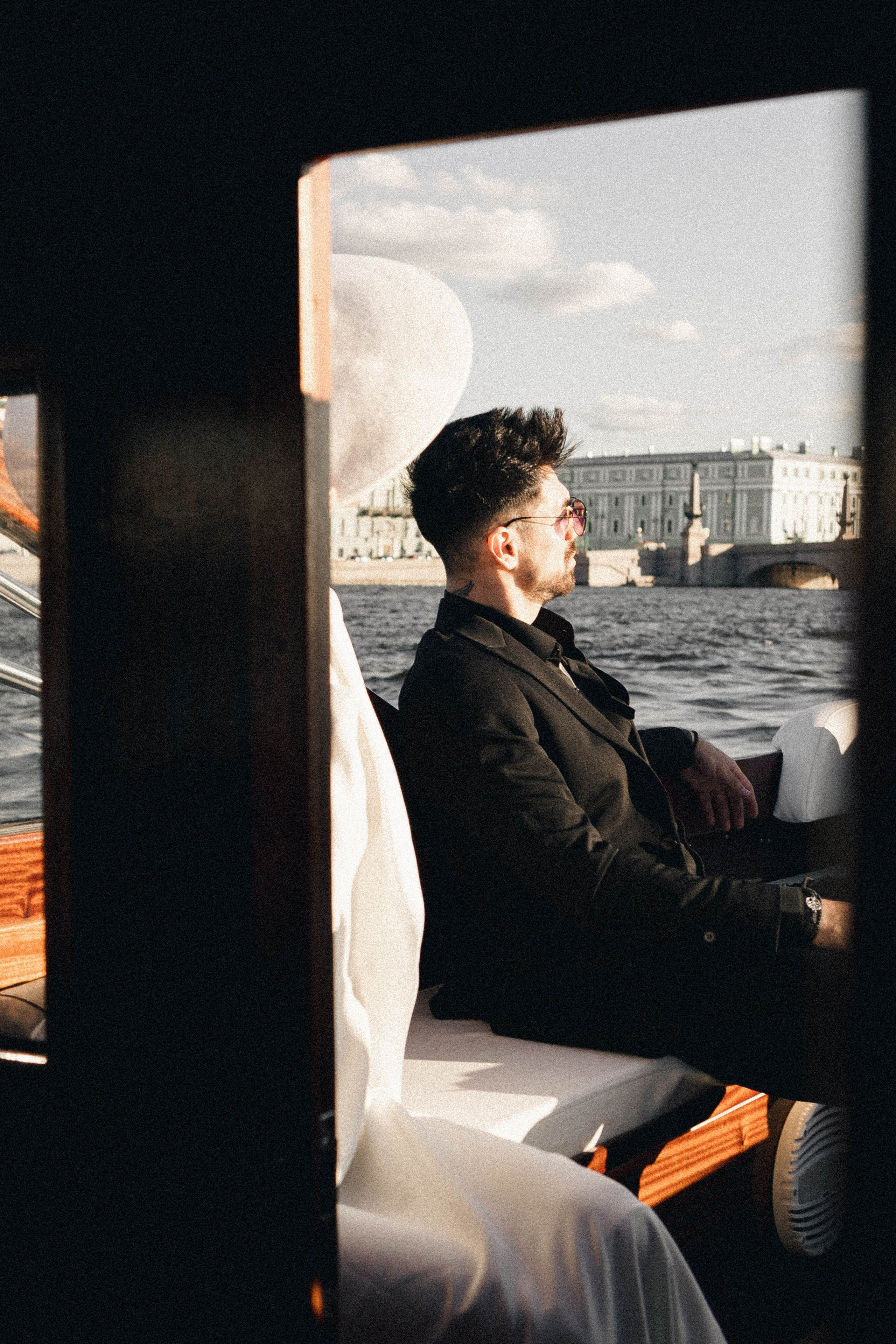 СВАДЕНБНАЯ СЬЕМКА НА КАТЕРЕ ПО КАНАЛАМ САНКТ-ПЕТЕРБУРГА И В АКВАТОРИИ НЕВЫ. Профессиональный фотограф, Санкт-Петербург — Виктория Богомолова