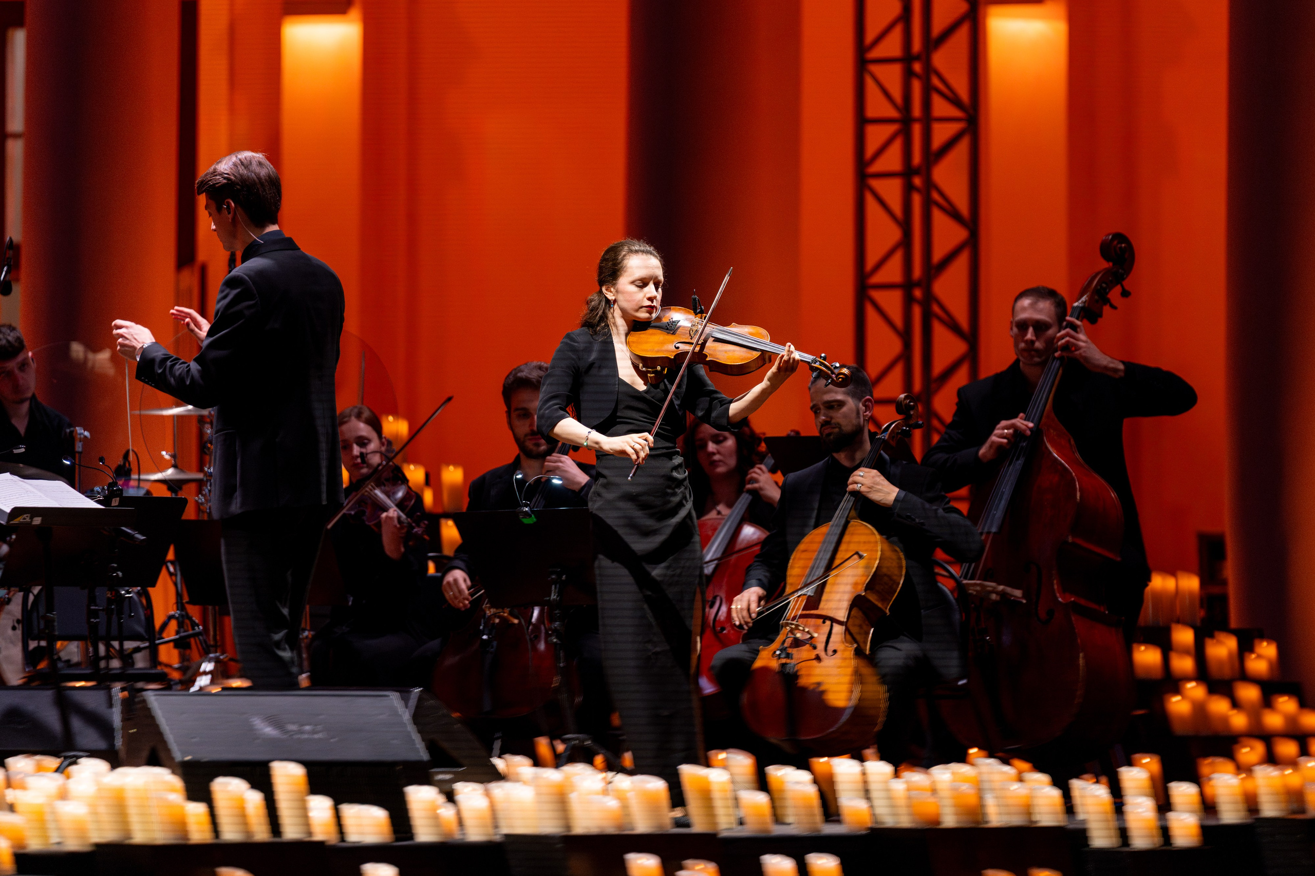Симфонический оркестр Lumisfera при свечах. Фотограф Никита Комаров