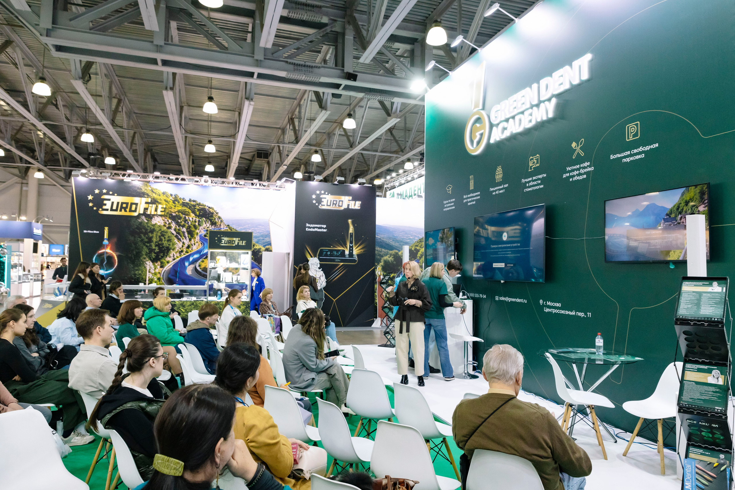 Стоматологическая выставка Dental Salon 2026. Профессиональный фотограф в Москве | Заказать фотосессию и съемку