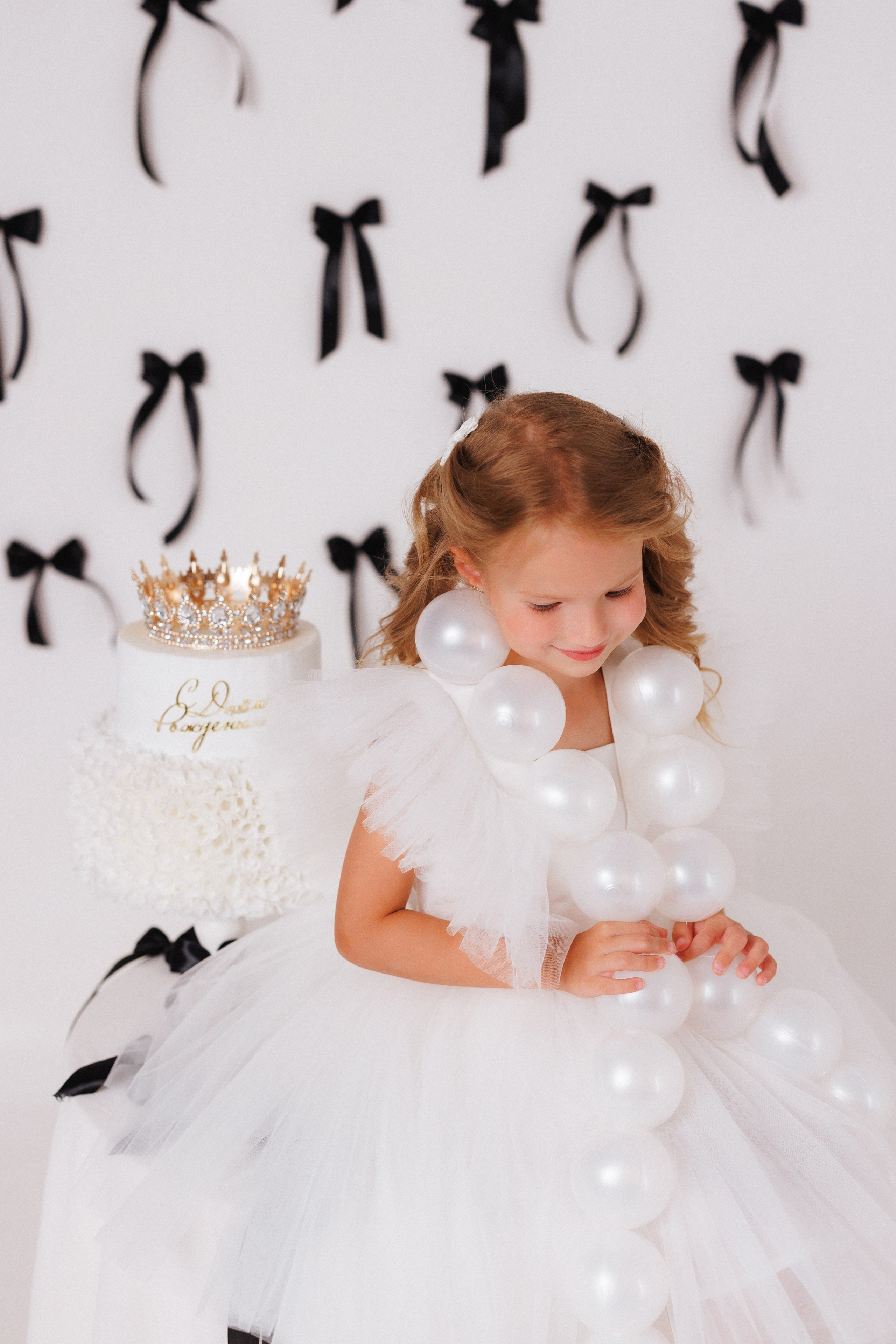 Детская фотосессия к Дню рождения для девочек, фотостудия «Антураж». Семейный и детский фотограф в Краснодаре Анна Трашкова