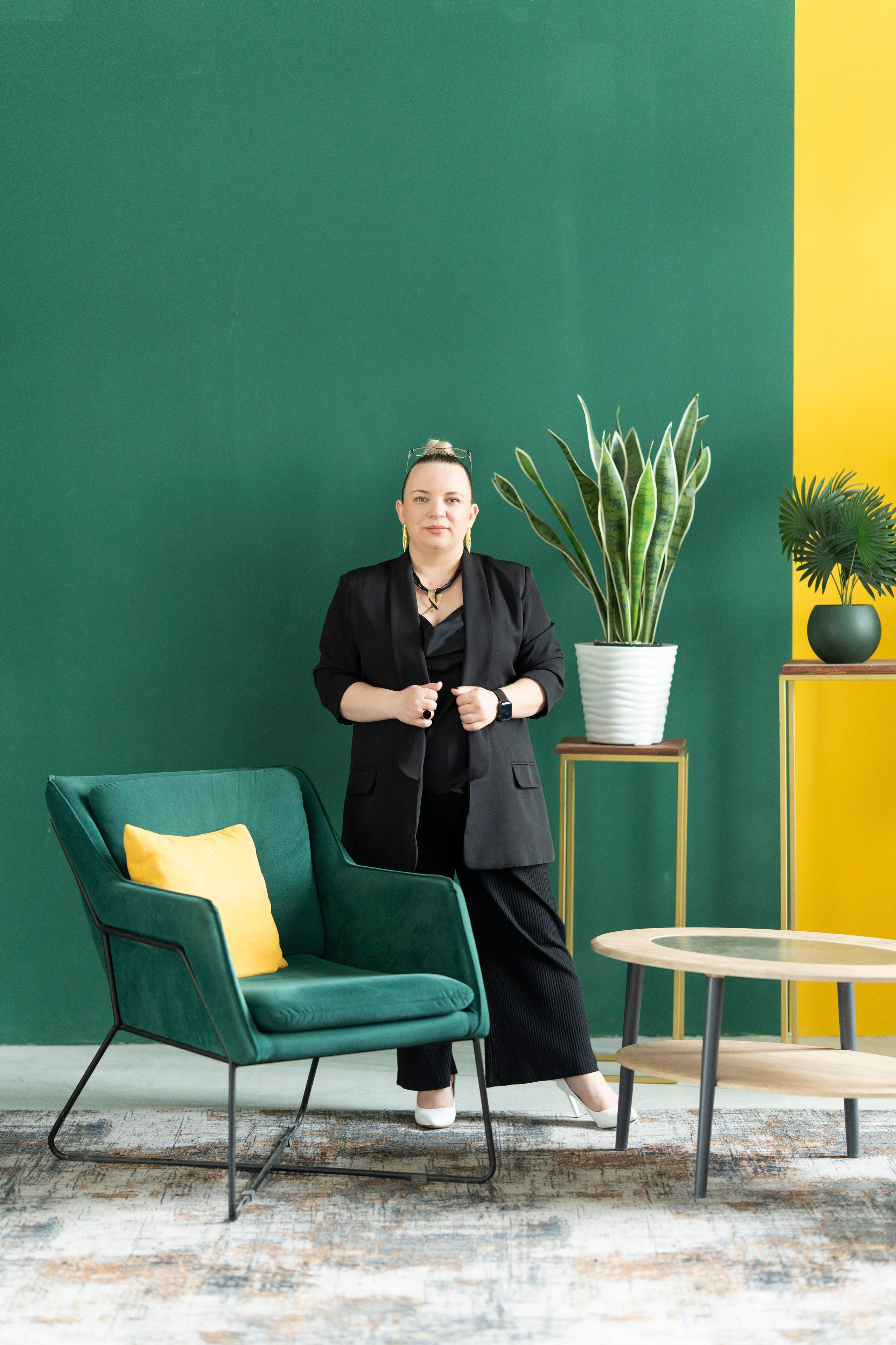 Анна. Владелица компании по бухгалтерскому учету. Главная