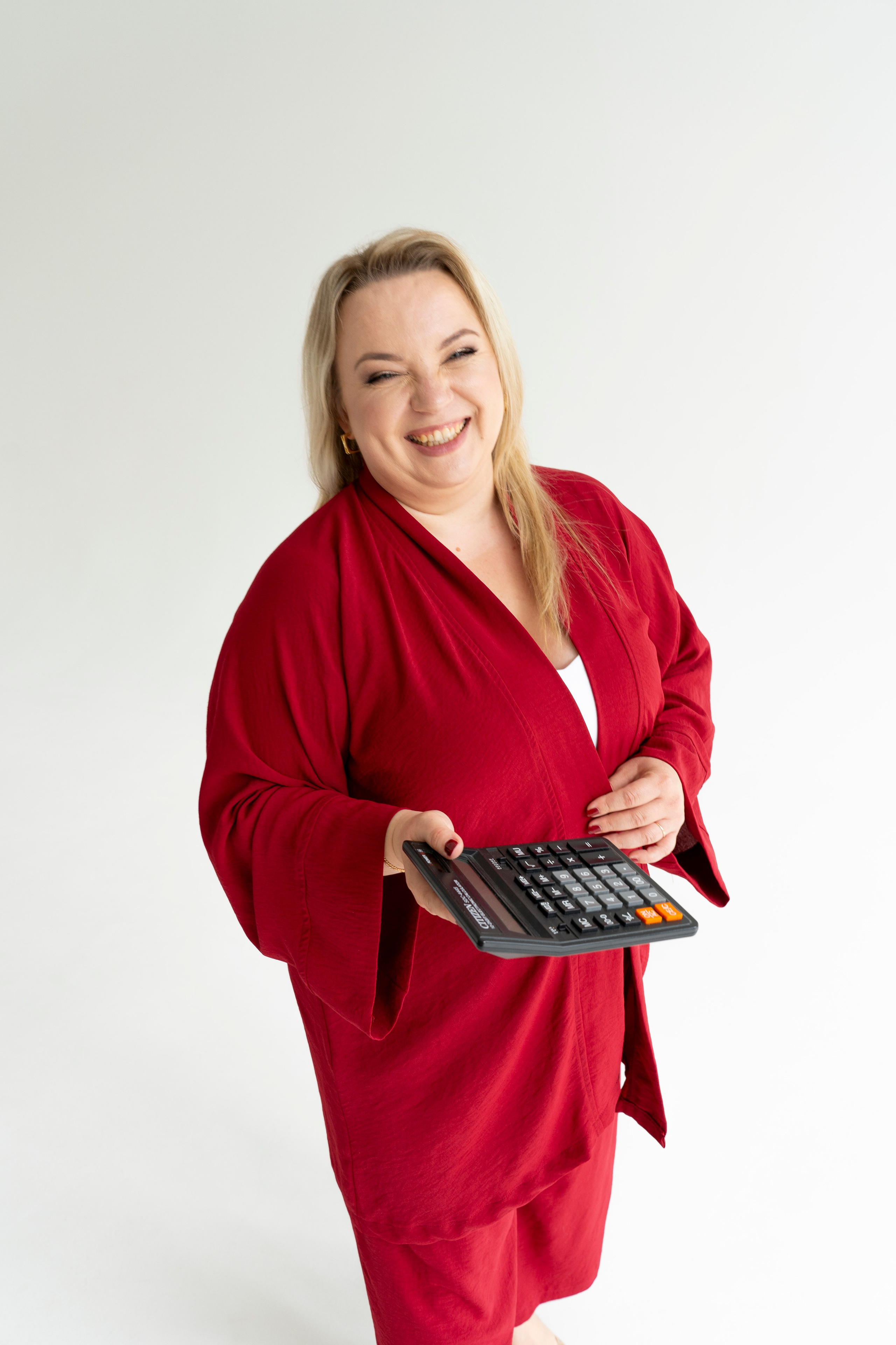 Анна. Владелица компании по бухгалтерскому учету. Главная