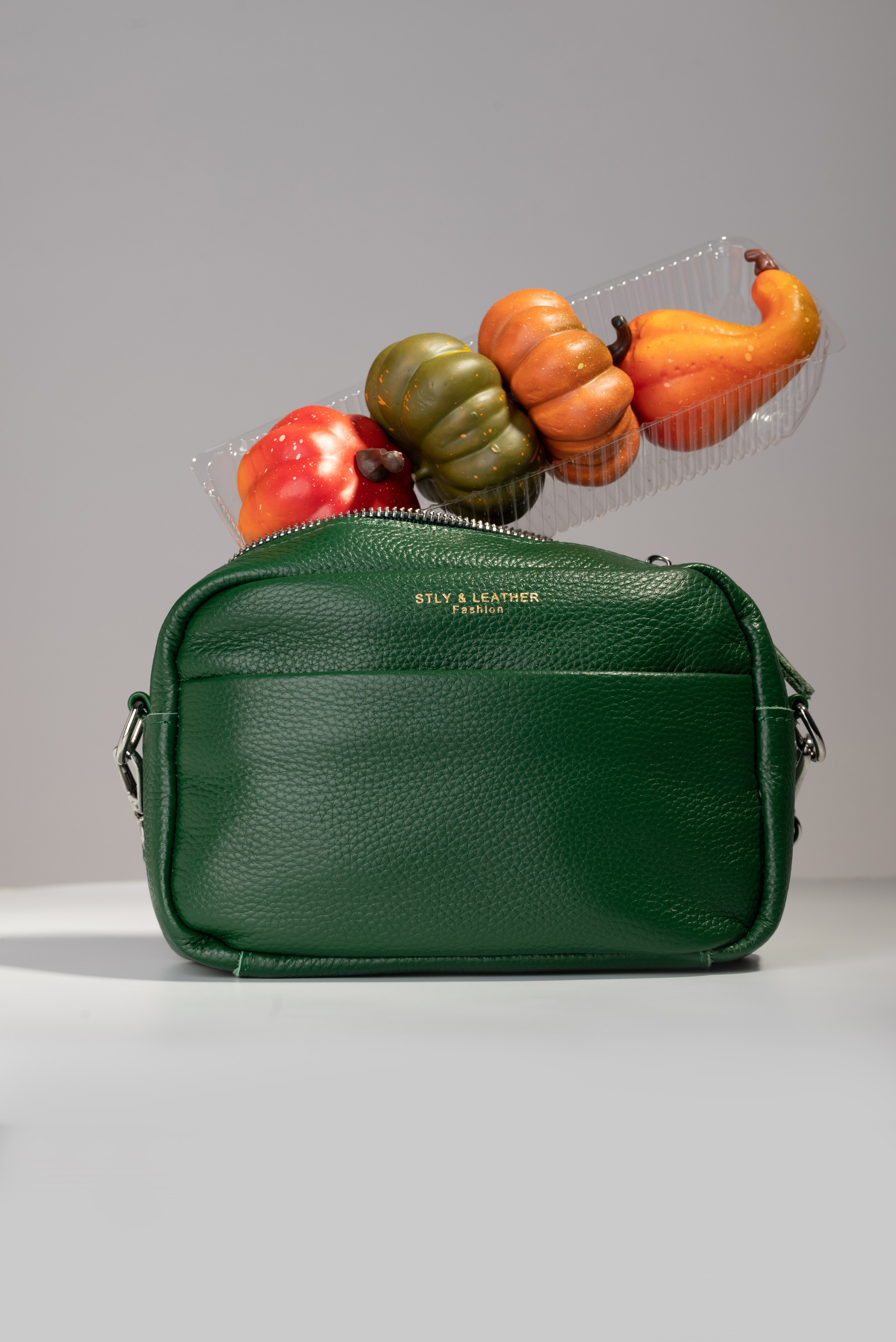 Имиджевая фотосъемка кожаной сумки для маркетплейсов Ростов.