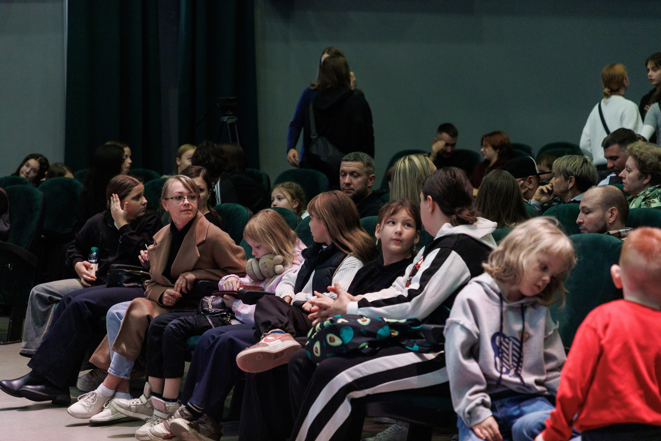 Выксунская премьера «Громко и Честно. Бонд с кнопкой». Фотограф городских и семейных событий Артем Карпухин