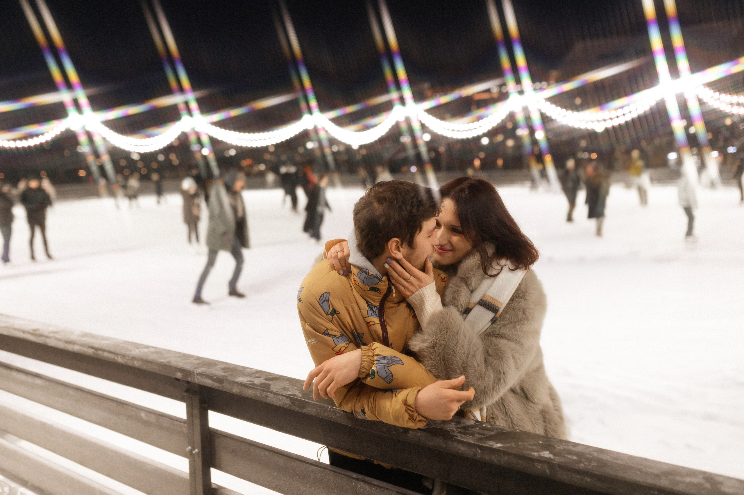 Алина и Сергей на катке. Портретный фотограф в Санкт-Петербурге Катя Протасевич