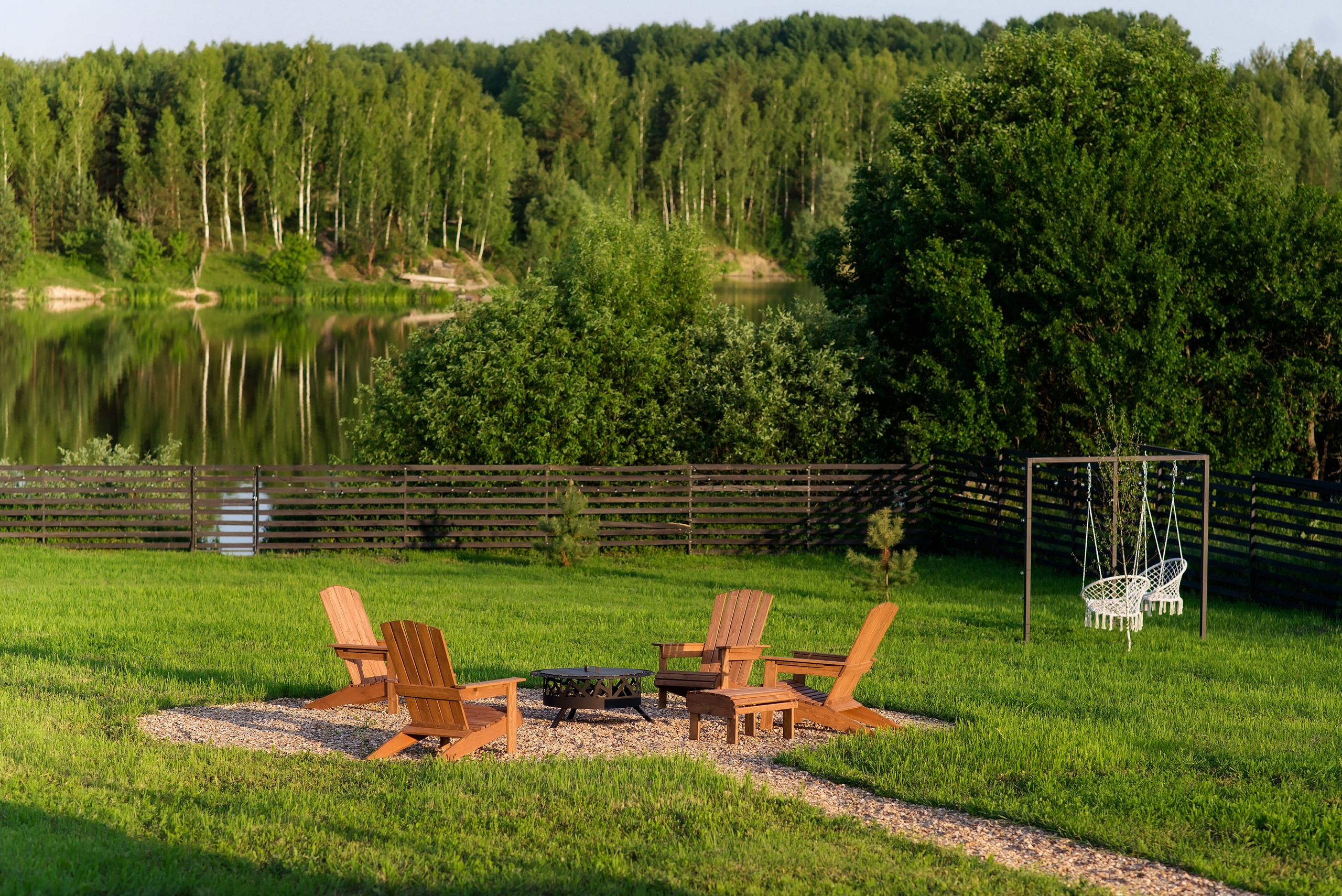 Наша территория. Глэмпинг. Аренда дома для отдыха в Брянске. Банный чан, зона BBQ. Дом на озере в Брянске. Отдых Брянск