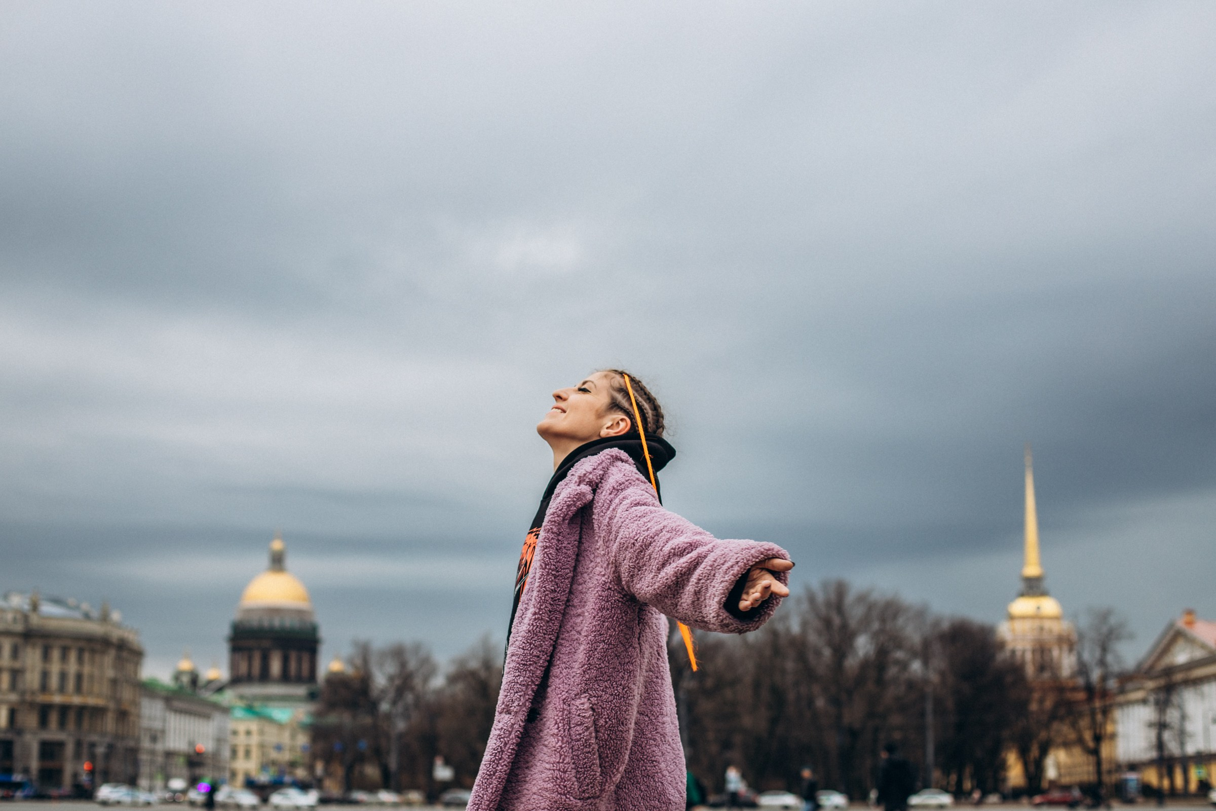Лиза в апреле. Фотопрогулка в Петербурге. Индивидуальный и семейный фотограф в Санкт-Петербурге