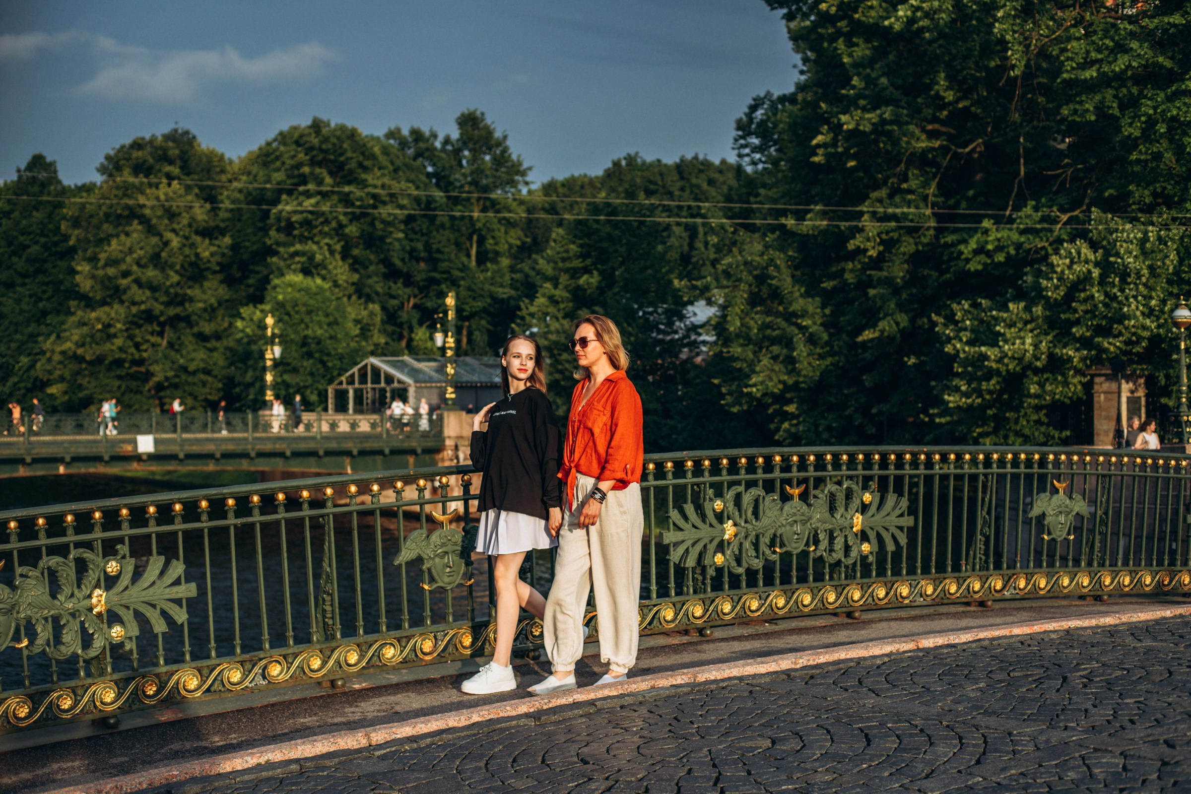 Наталья и Дарья в июле. Фотопрогулка в Петербурге. Индивидуальный и семейный фотограф в Санкт-Петербурге