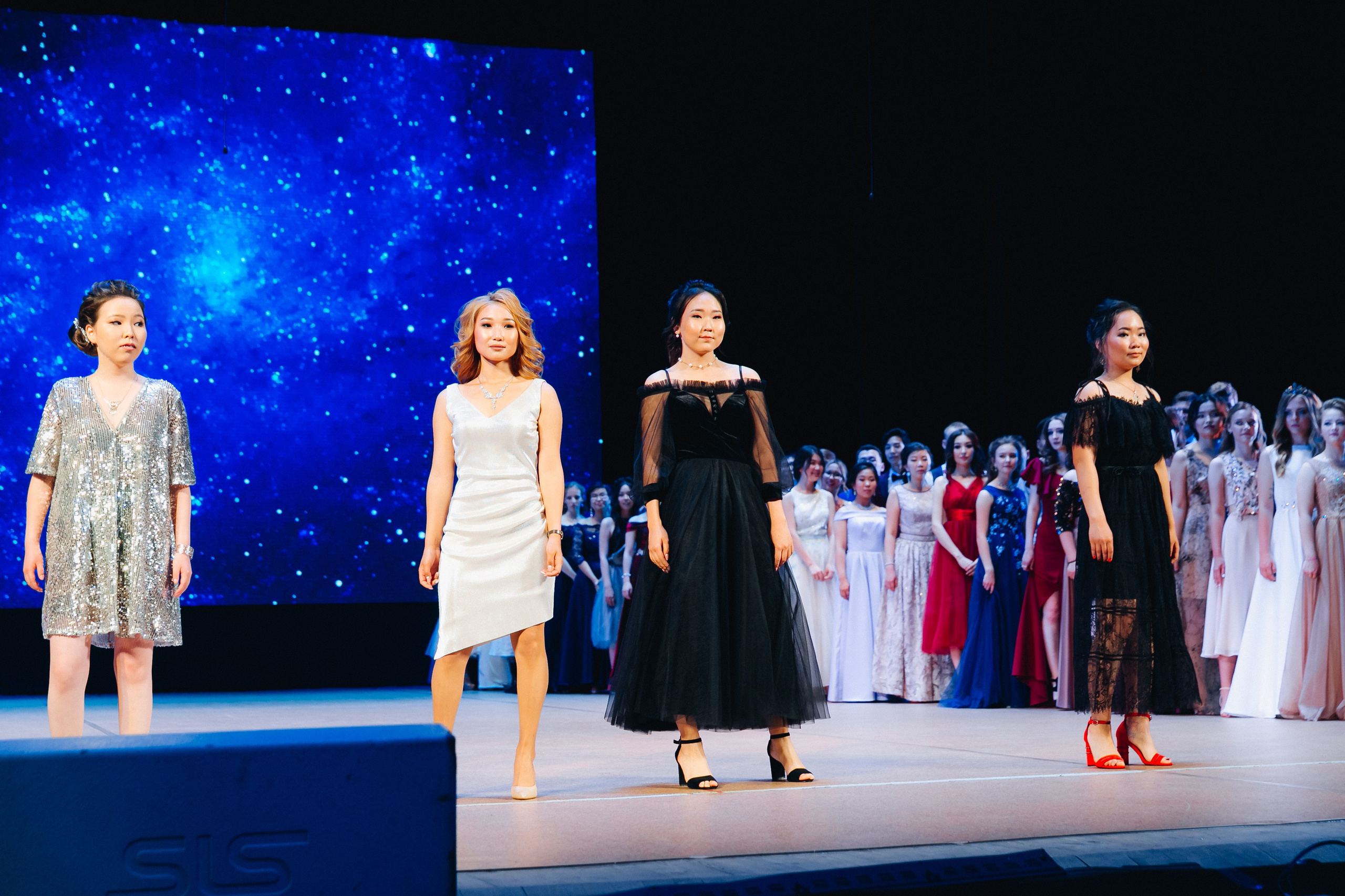 Вручение аттестатов 14 Гимназия. Свадебный и семейный фотограф в Улан-Удэ