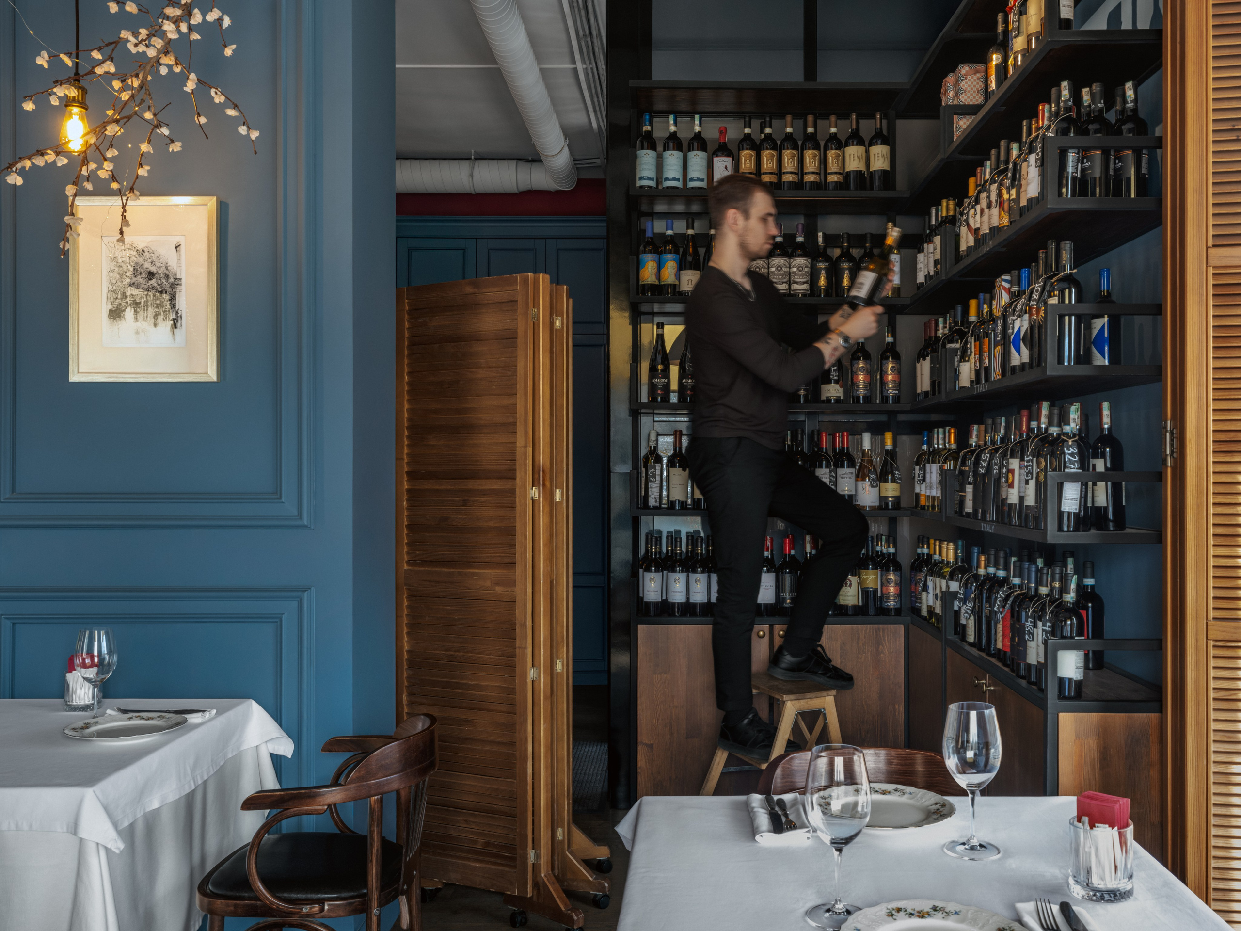 Работа сомелье в ресторане The Wine Cafe, винная коллекция и процесс