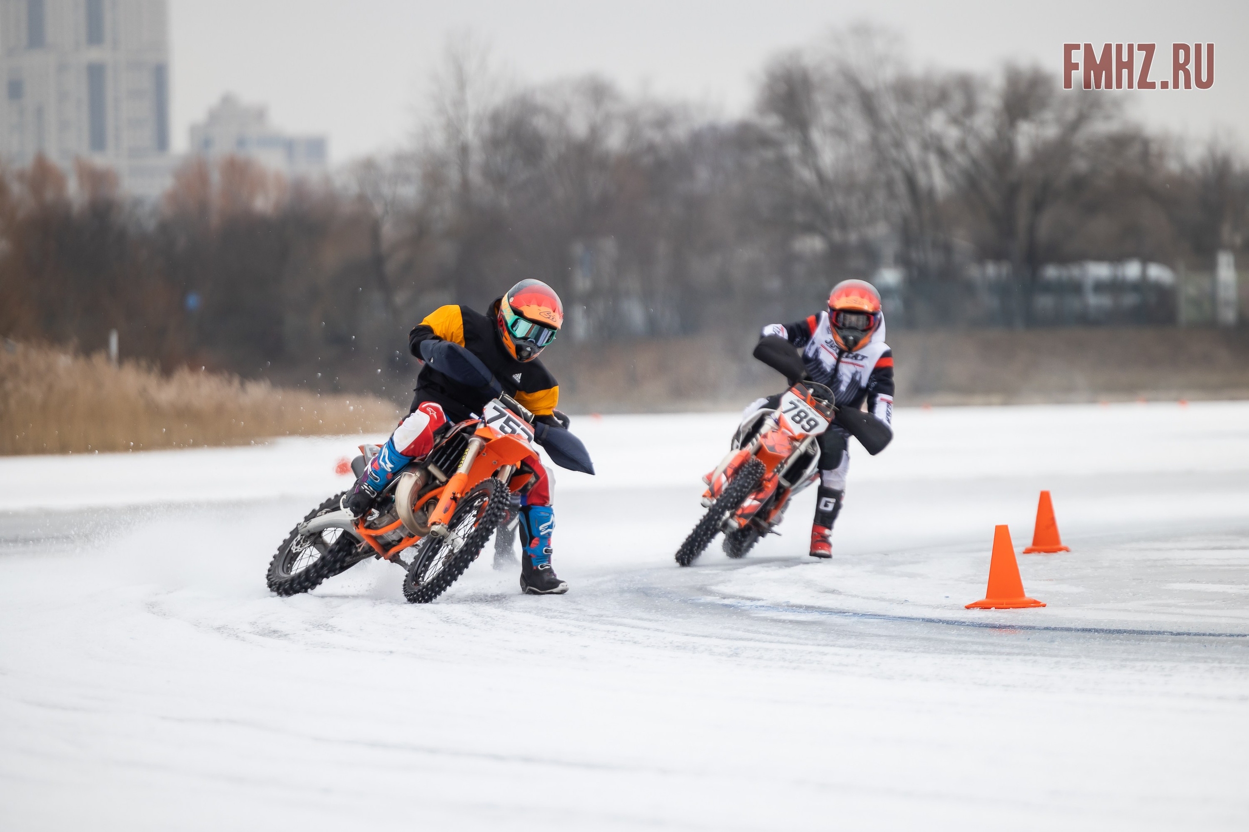 Первый этап Кубка МФР по мотокроссу на льду Большого Крылатского пруда в Москве. 8 февраля 2025 г. Фотограф Владимир Охрименко