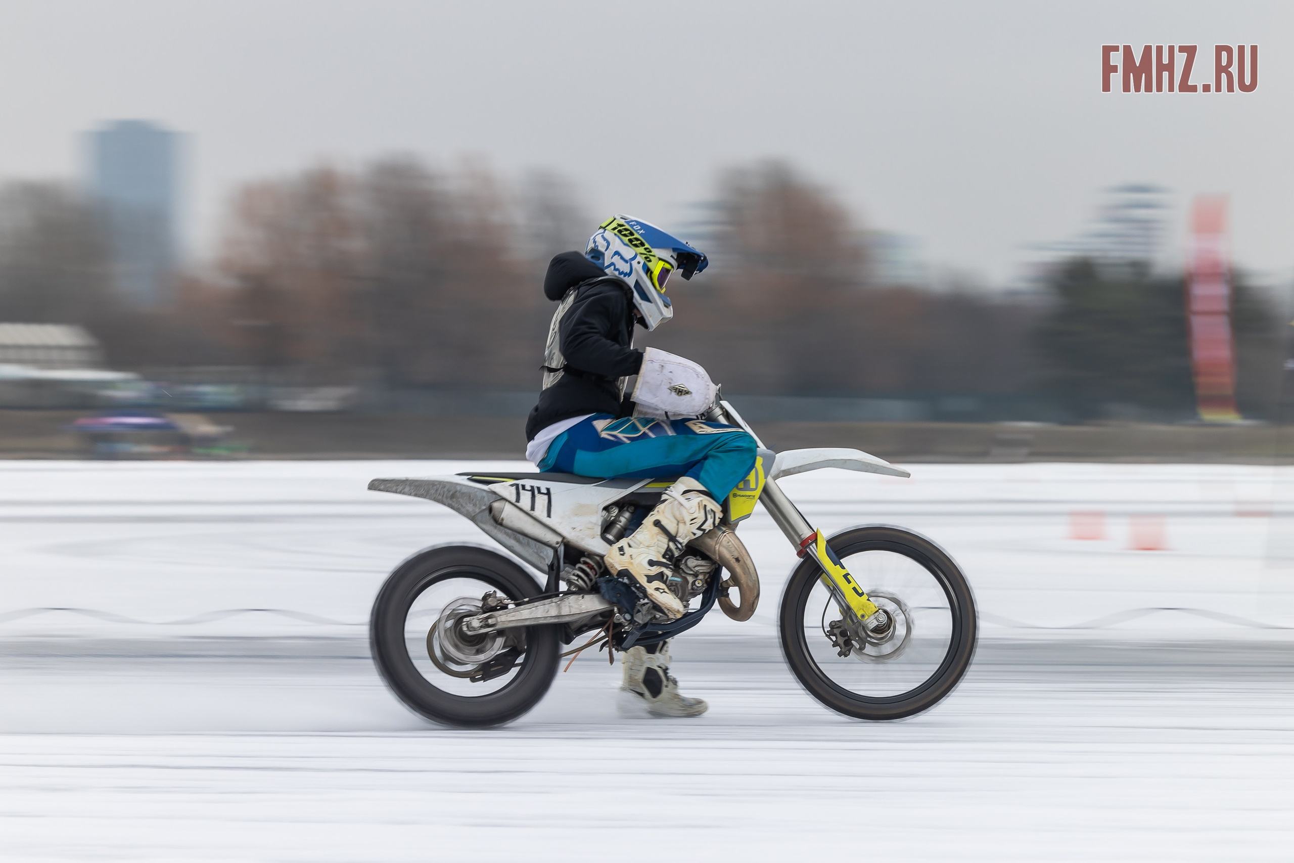 Первый этап Кубка МФР по мотокроссу на льду Большого Крылатского пруда в Москве. 8 февраля 2025 г. Фотограф Владимир Охрименко