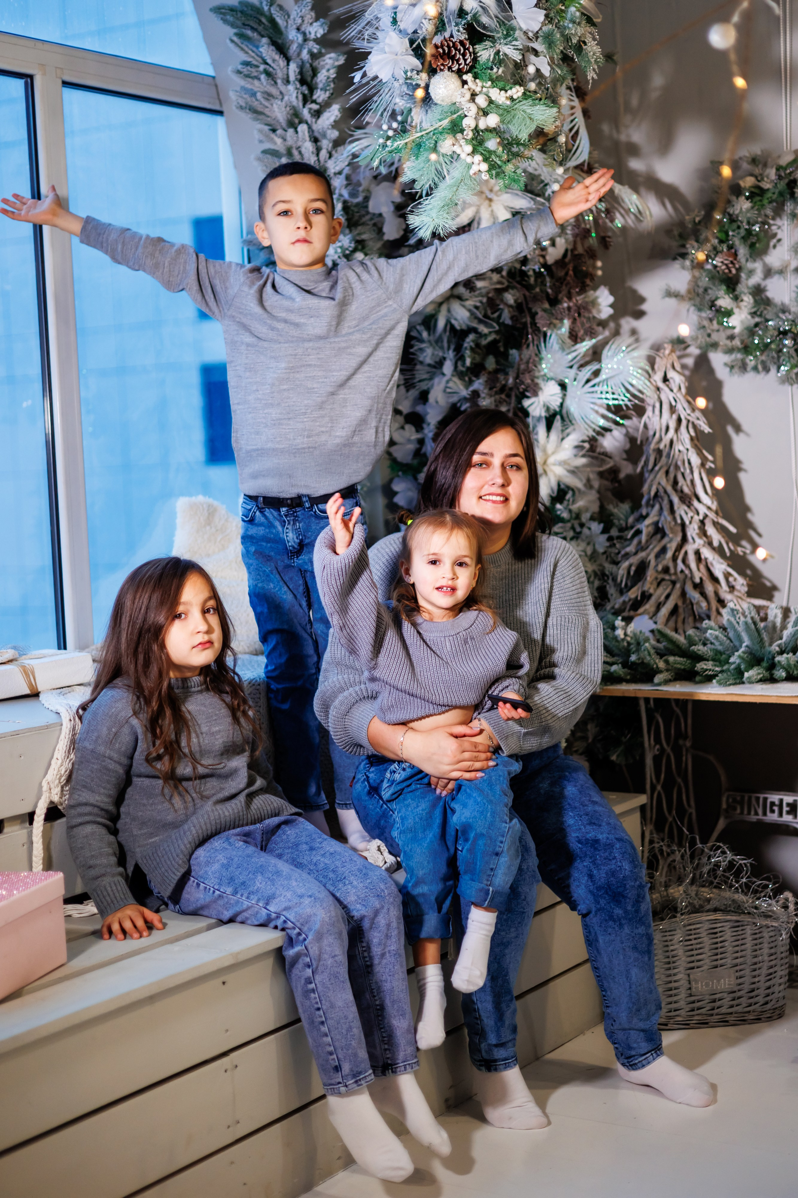 Дарья с детками Новый год25. Свадебный и семейный фотограф в Армавире