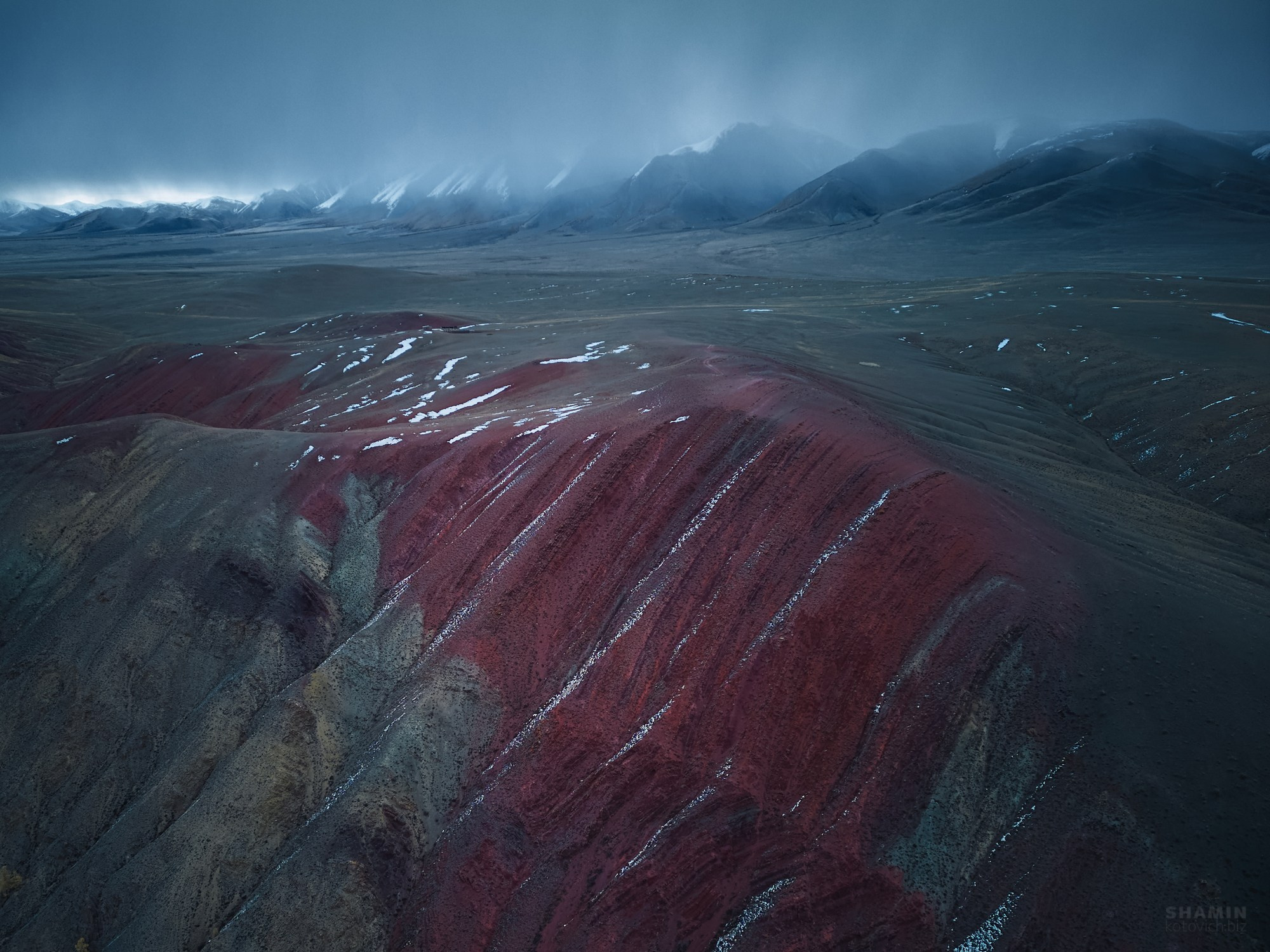Алтай — пейзажная фотография Константина Шамина. Горы, реки и долины Алтая, природный свет, аэрофотосъёмка и классические пейзажи России.