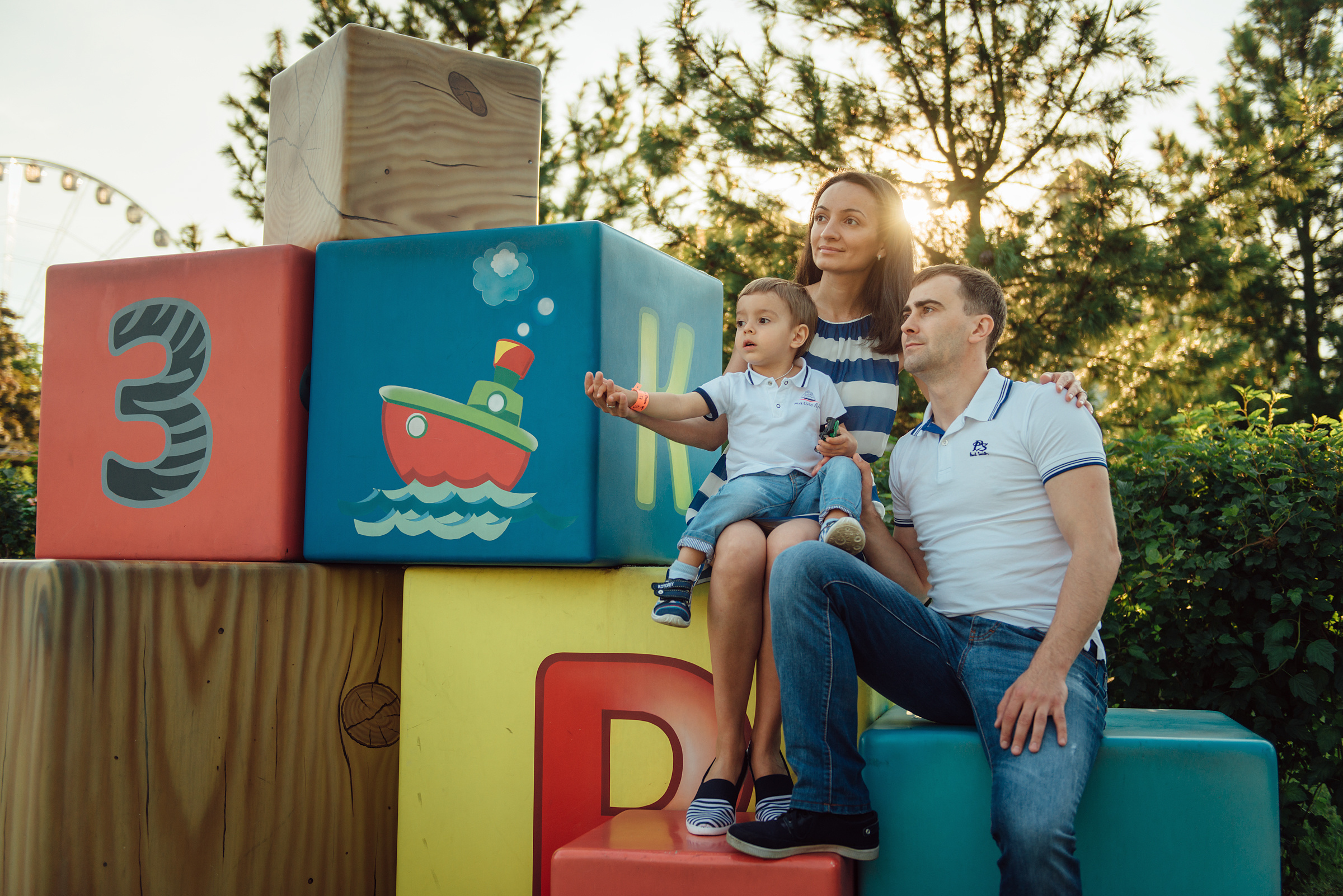 Семейная фотосессия летом в Диво Острове. Свадебный фотограф в Санкт-Петербурге Венера Ахметова