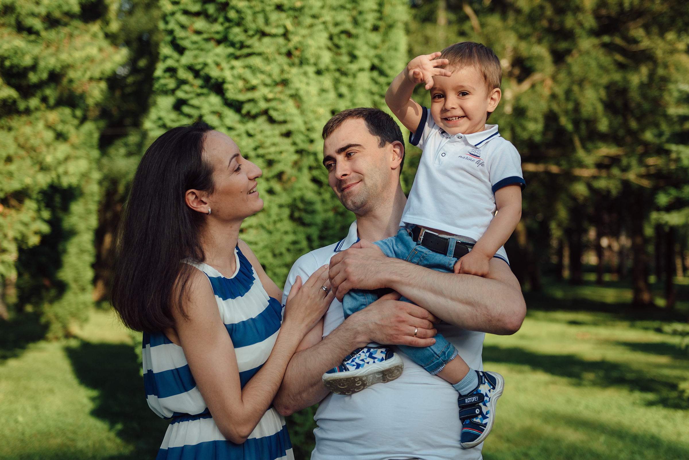 Семейная фотосессия летом в Диво Острове. Свадебный фотограф в Санкт-Петербурге Венера Ахметова