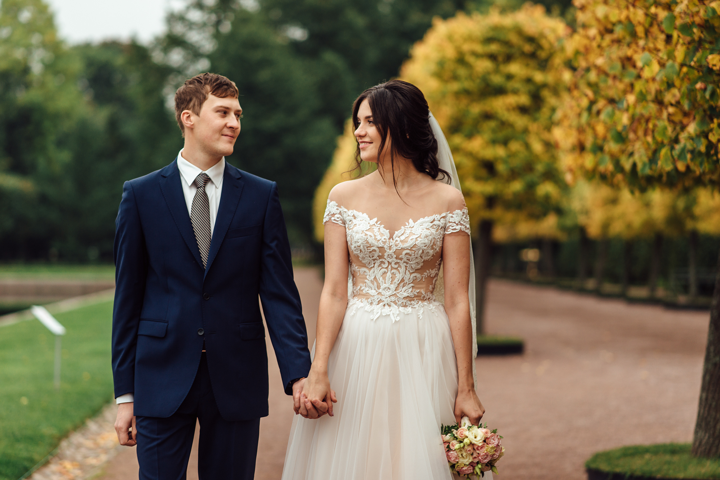Свадебная фотосессия Ольги и Павла в Петергофе. Свадебный фотограф в Санкт-Петербурге Венера Ахметова