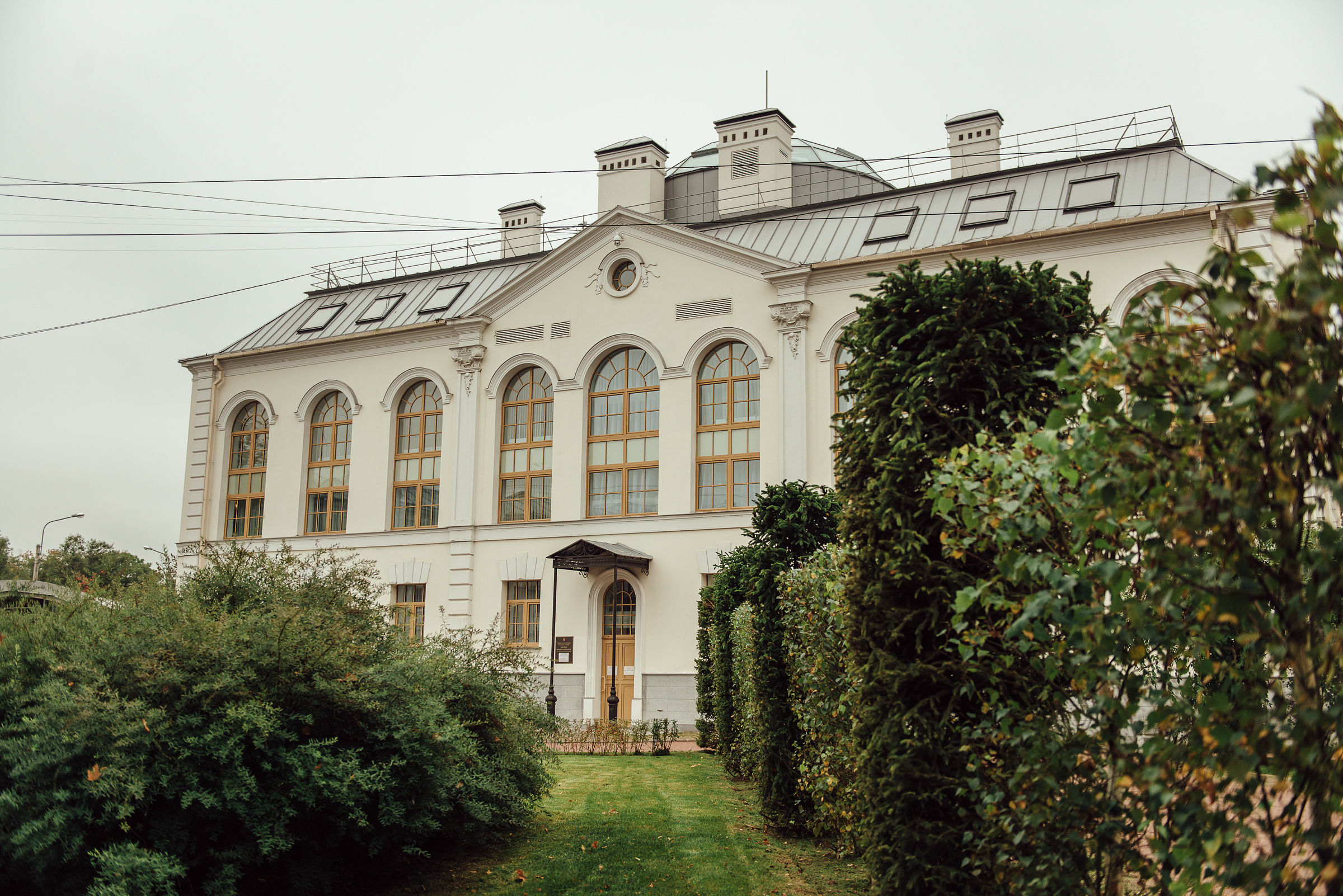 Свадебная фотосессия Ольги и Павла в Петергофе. Свадебный фотограф в Санкт-Петербурге Венера Ахметова
