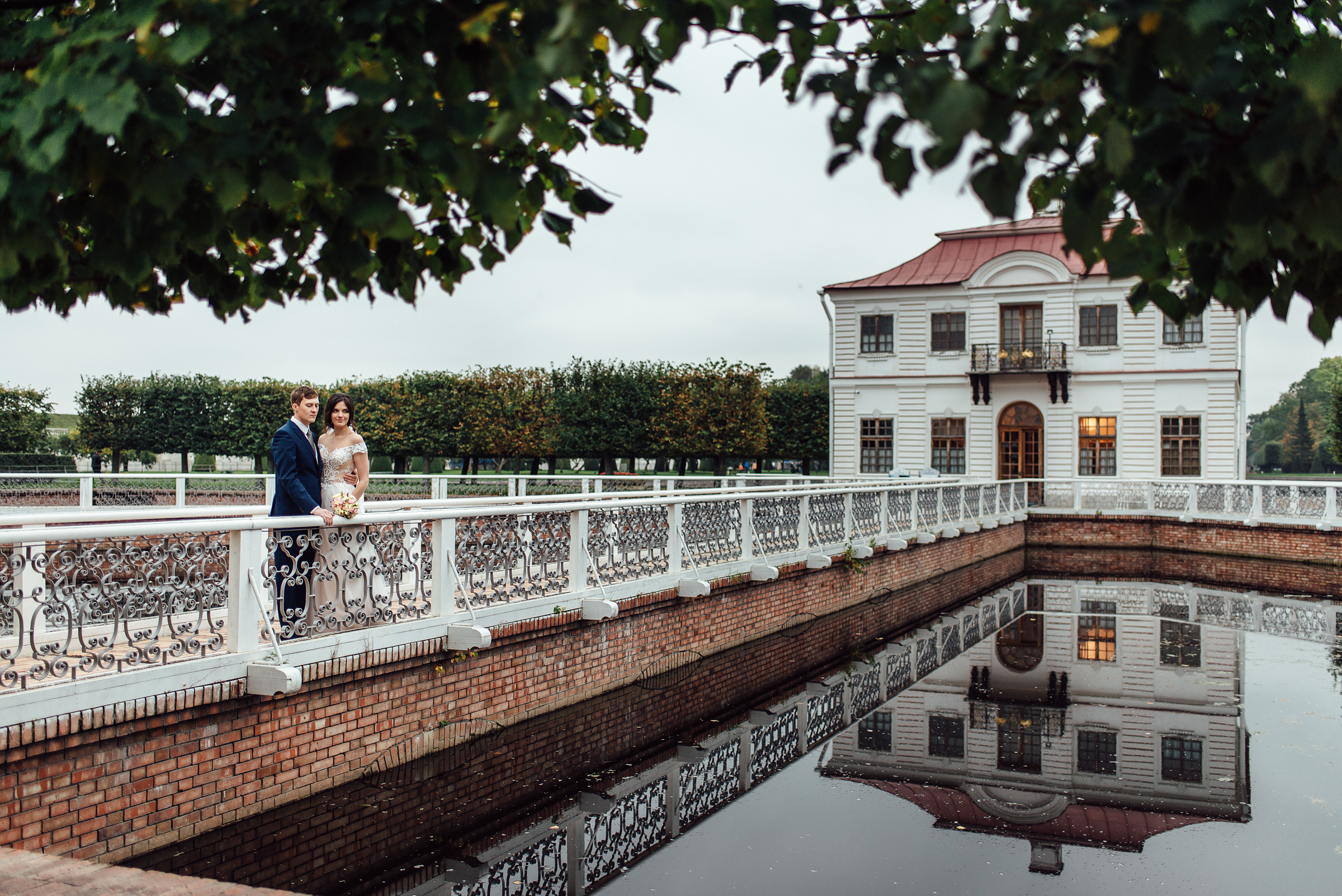 Свадебная фотосессия Ольги и Павла в Петергофе. Свадебный фотограф в Санкт-Петербурге Венера Ахметова