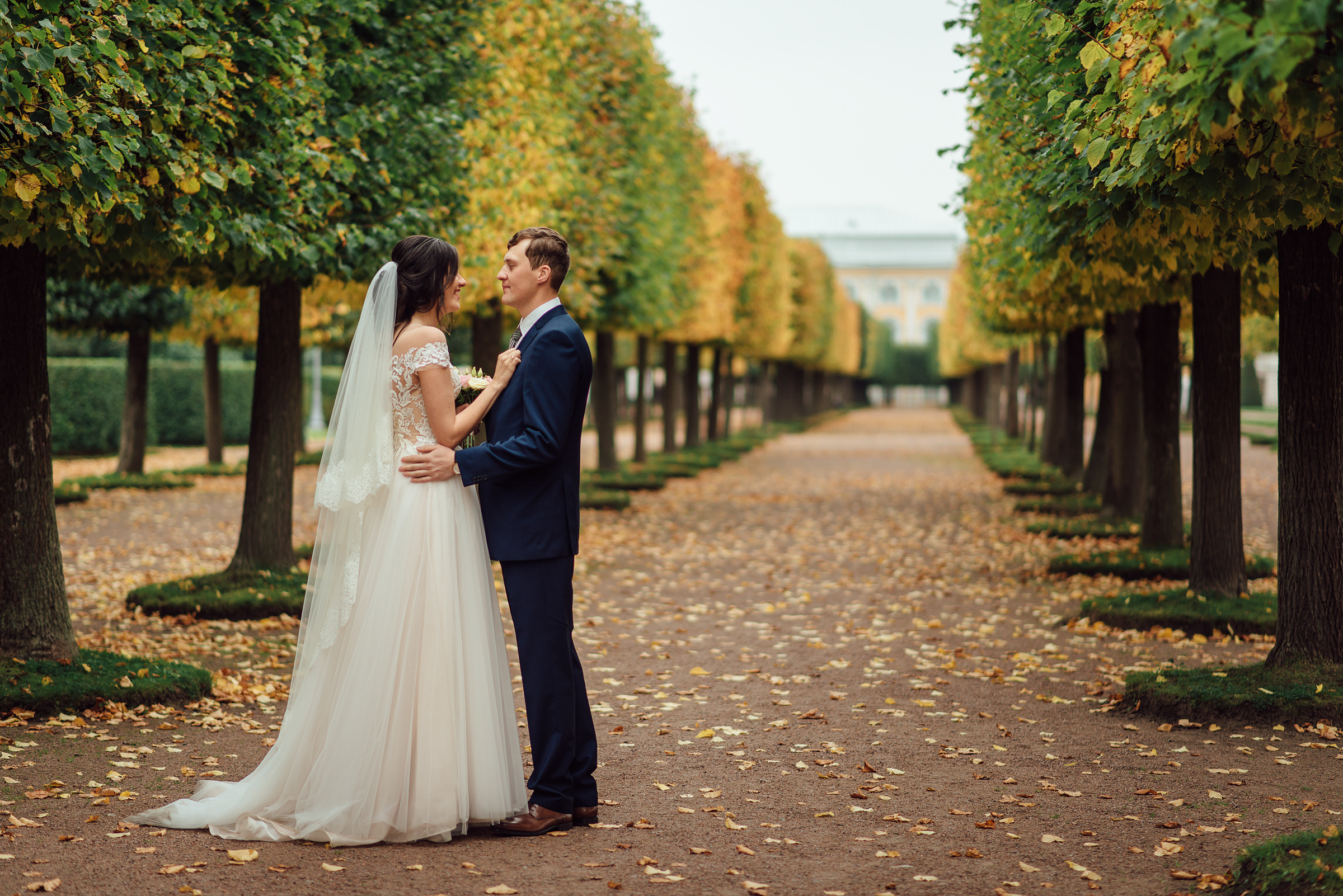 Свадебная фотосессия Ольги и Павла в Петергофе. Свадебный фотограф в Санкт-Петербурге Венера Ахметова