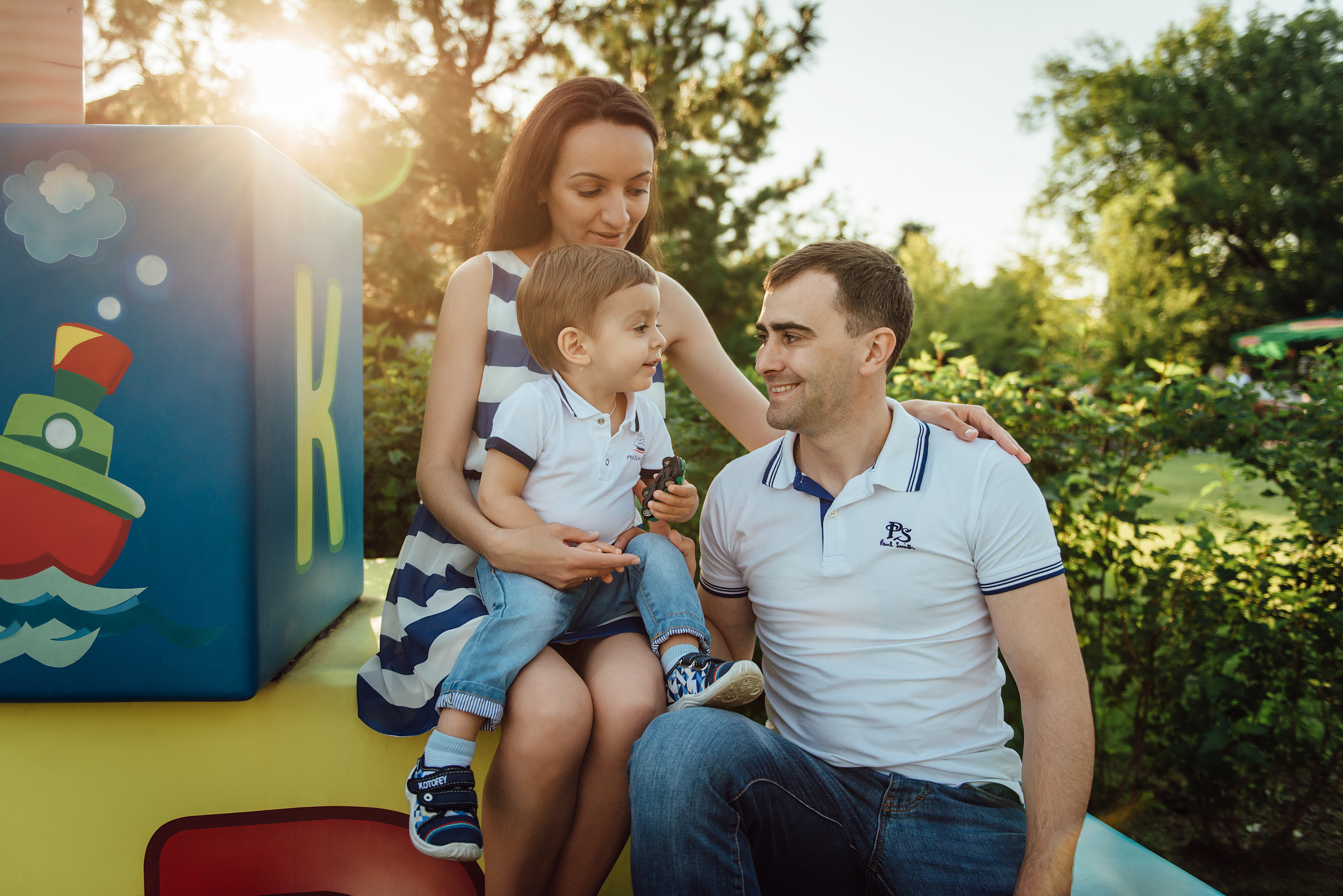 Семейная фотосессия летом в Диво Острове. Свадебный фотограф в Санкт-Петербурге Венера Ахметова