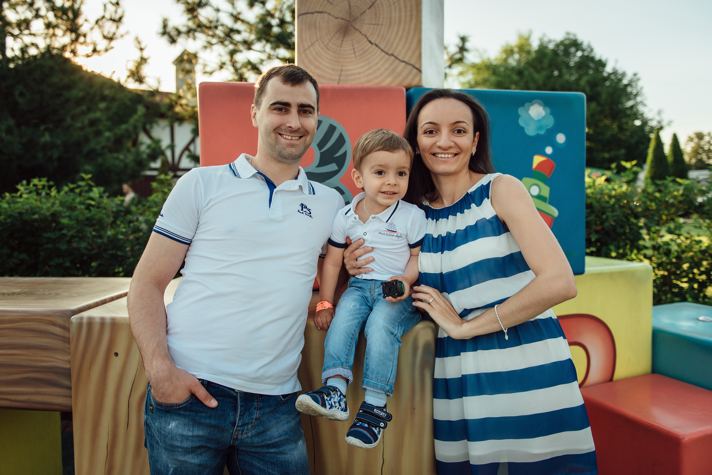 Семейная фотосессия летом в Диво Острове. Свадебный фотограф в Санкт-Петербурге Венера Ахметова