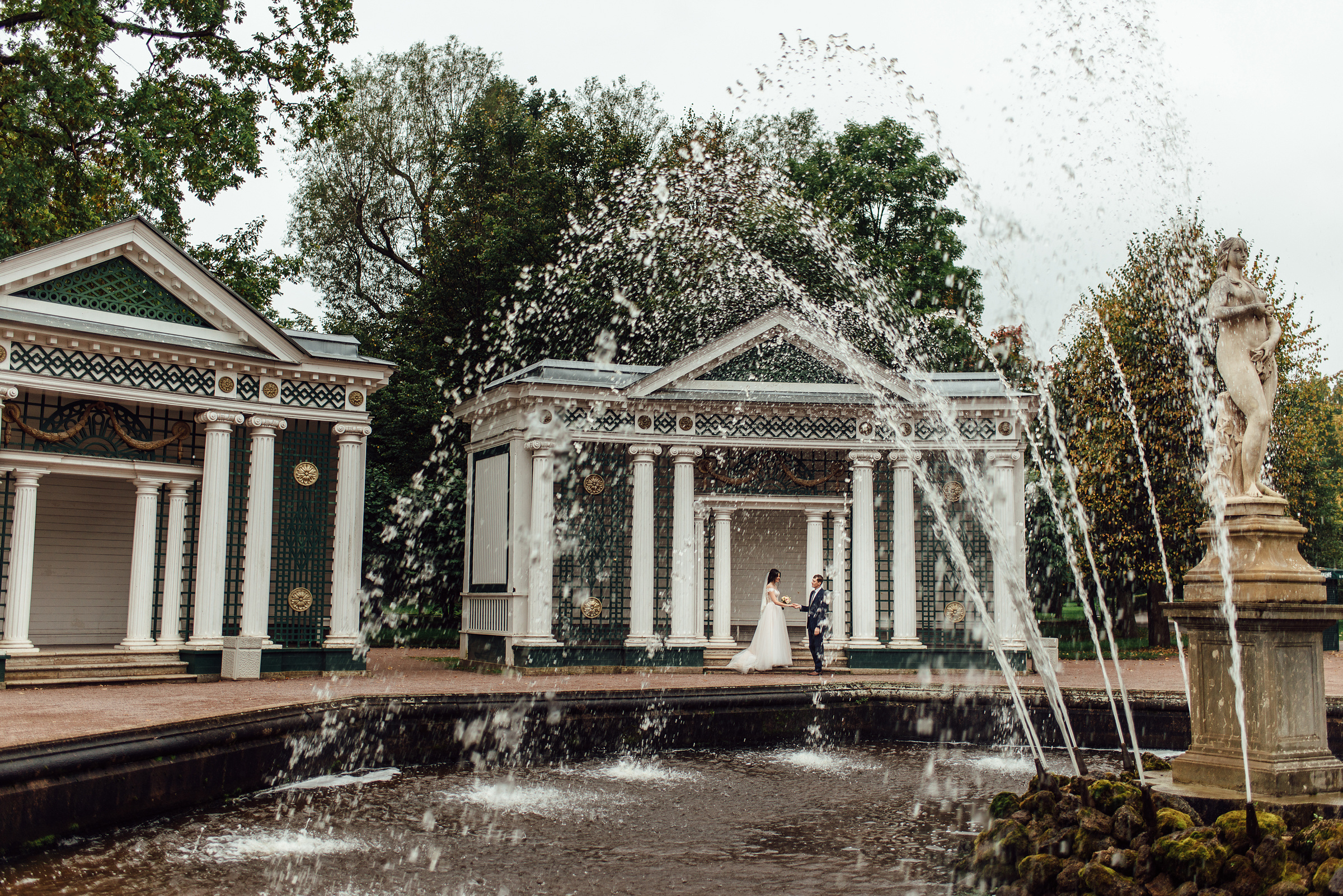 Свадебная фотосессия Ольги и Павла в Петергофе. Свадебный фотограф в Санкт-Петербурге Венера Ахметова