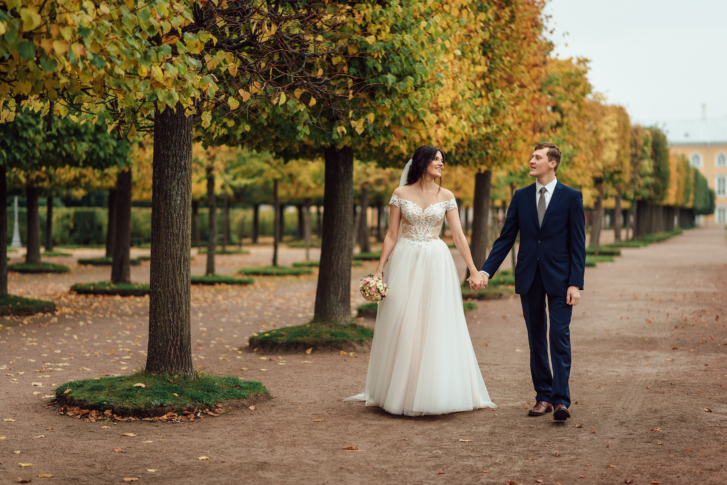 Свадебная фотосессия Ольги и Павла в Петергофе. Свадебный фотограф в Санкт-Петербурге Венера Ахметова