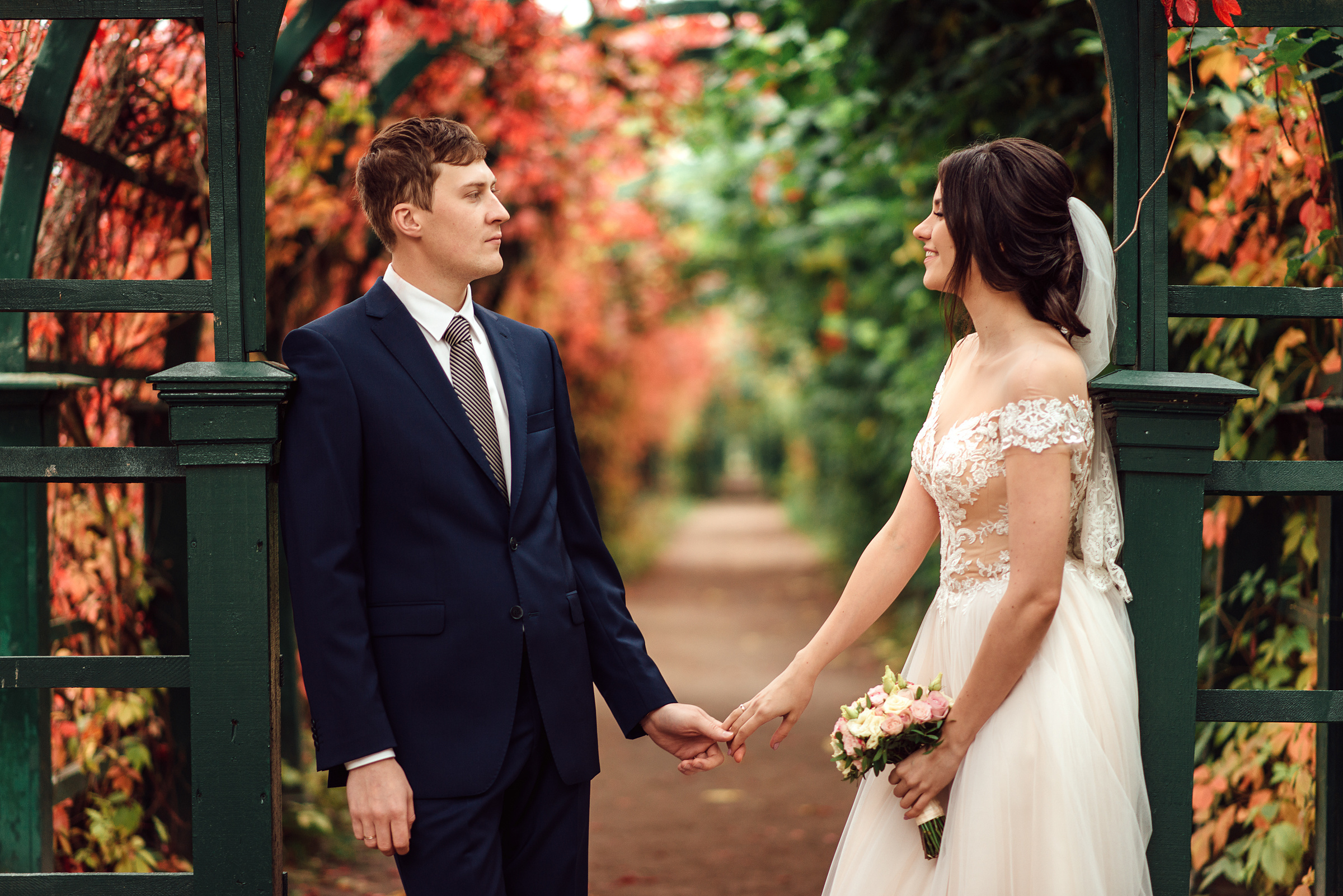 Свадебная фотосессия Ольги и Павла в Петергофе. Свадебный фотограф в Санкт-Петербурге Венера Ахметова