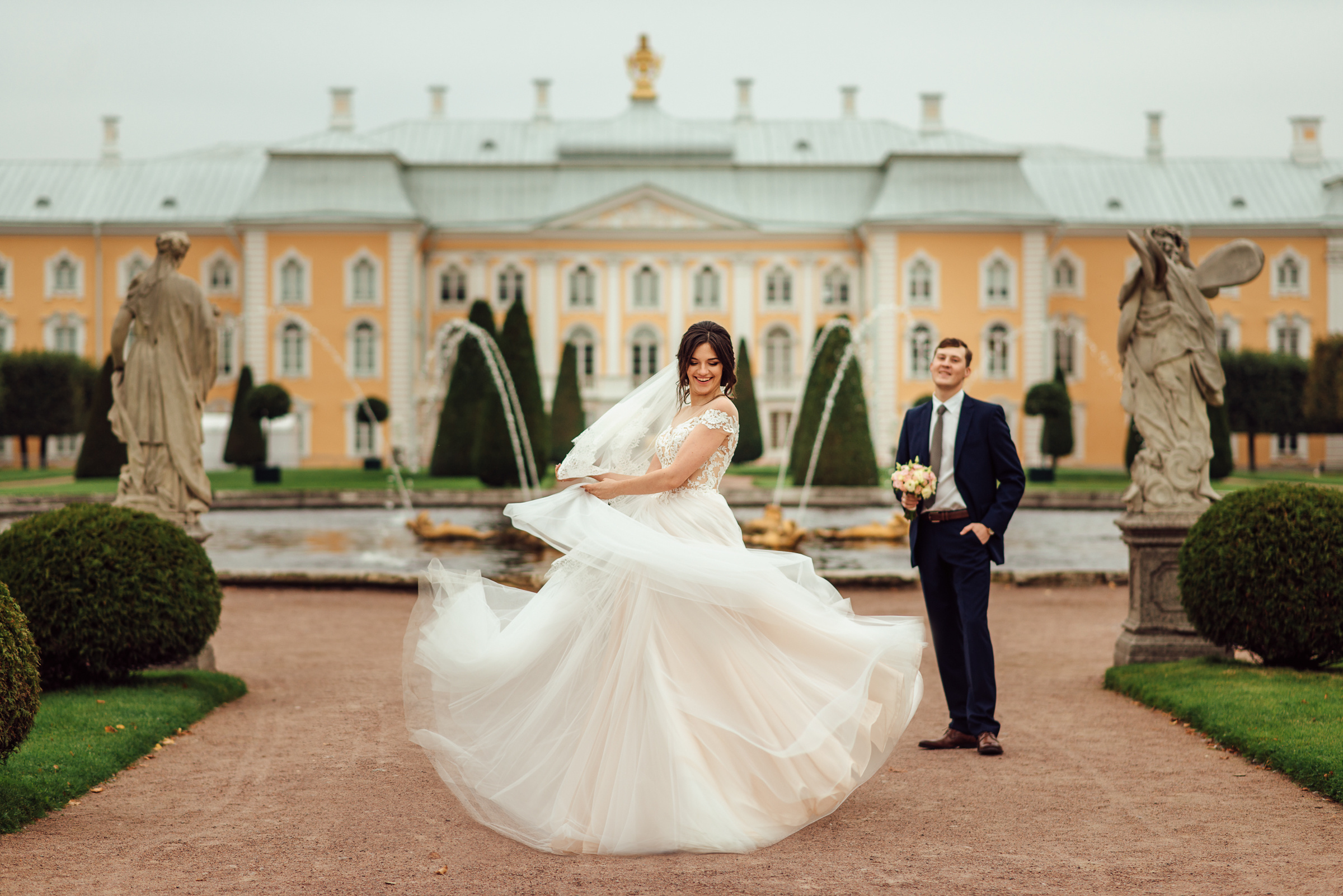 Свадебная фотосессия Ольги и Павла в Петергофе. Свадебный фотограф в Санкт-Петербурге Венера Ахметова