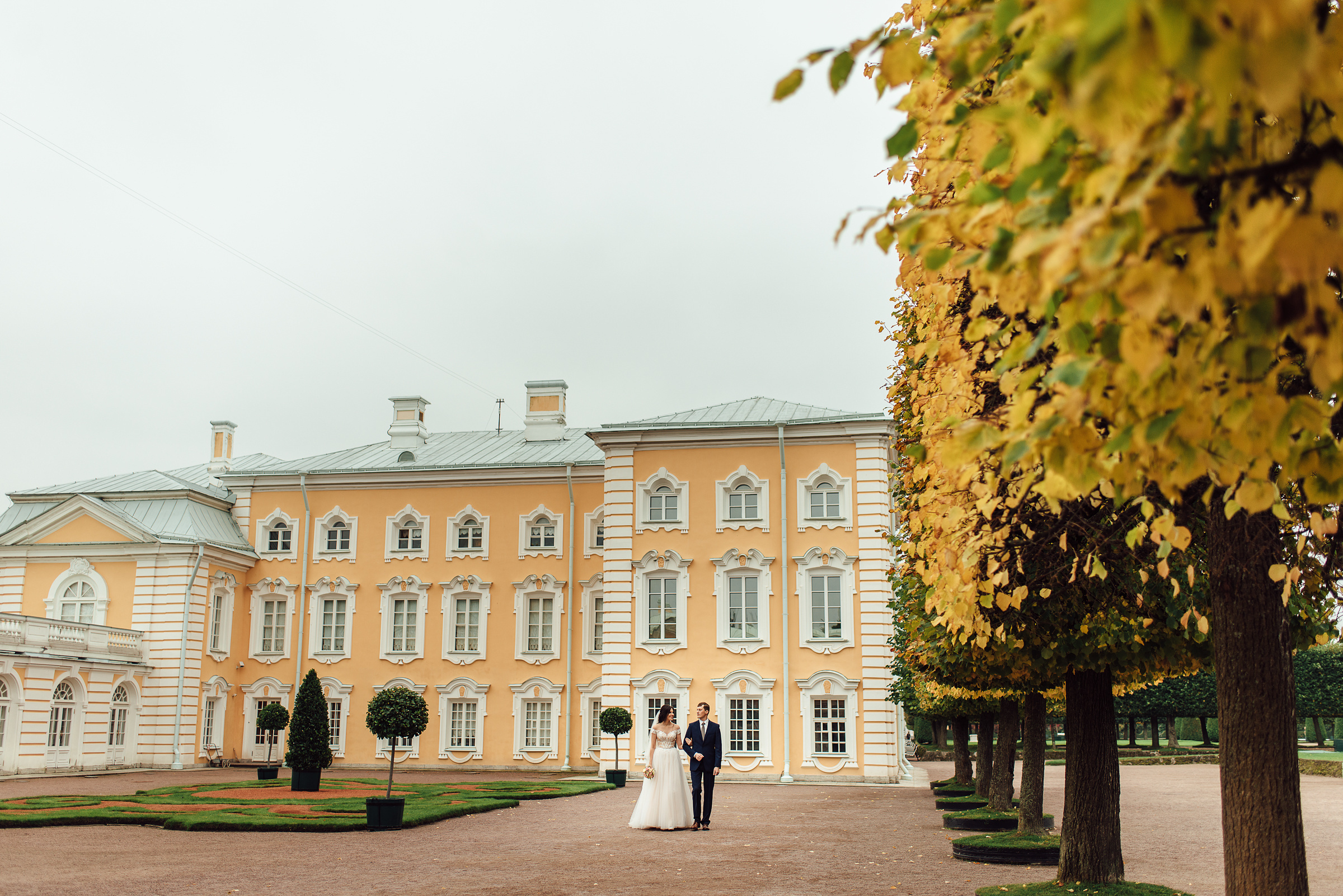 Свадебная фотосессия Ольги и Павла в Петергофе. Свадебный фотограф в Санкт-Петербурге Венера Ахметова