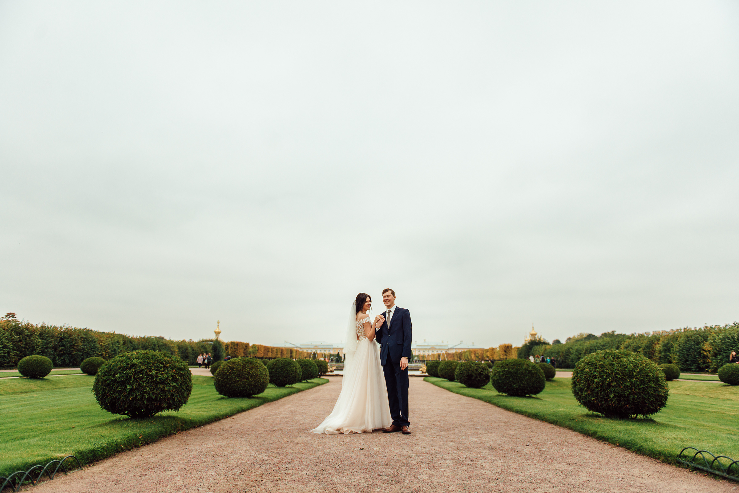 Свадебная фотосессия Ольги и Павла в Петергофе. Свадебный фотограф в Санкт-Петербурге Венера Ахметова