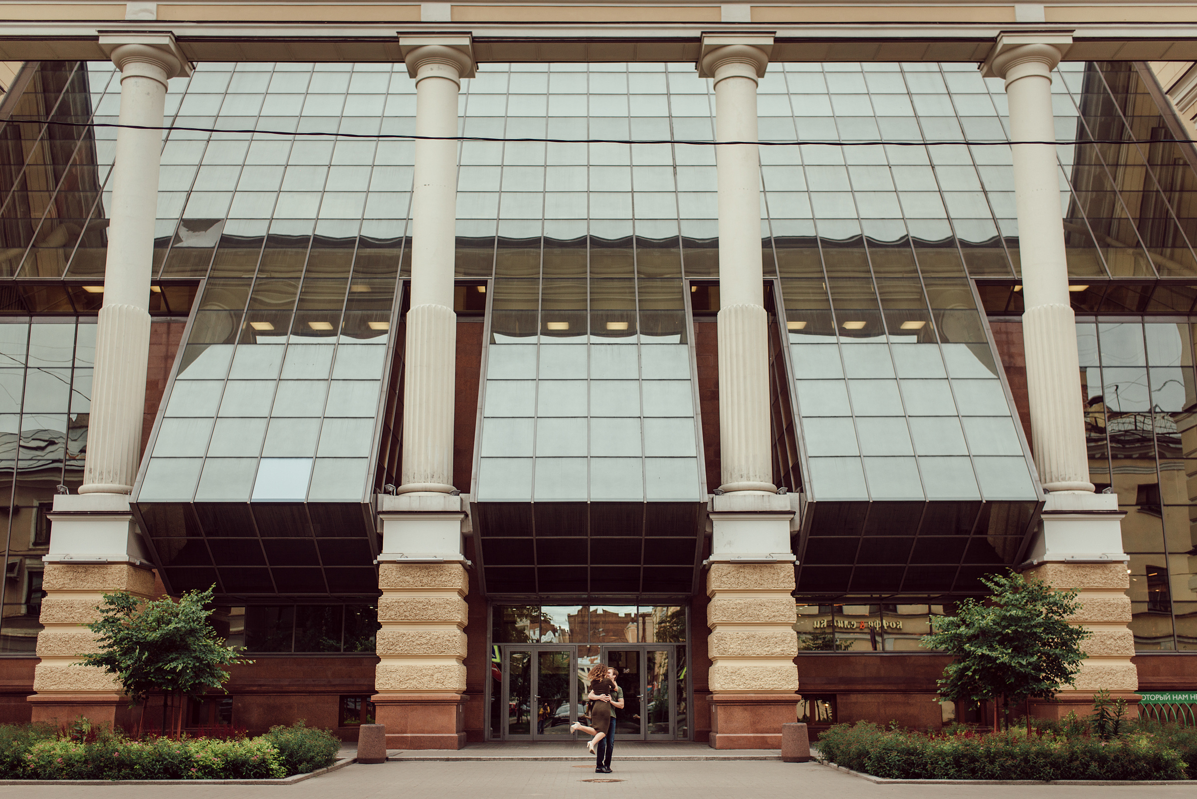 Предсвадебная фотосессия прогулка в центре Санкт-Петербурга. Свадебный фотограф в Санкт-Петербурге Венера Ахметова