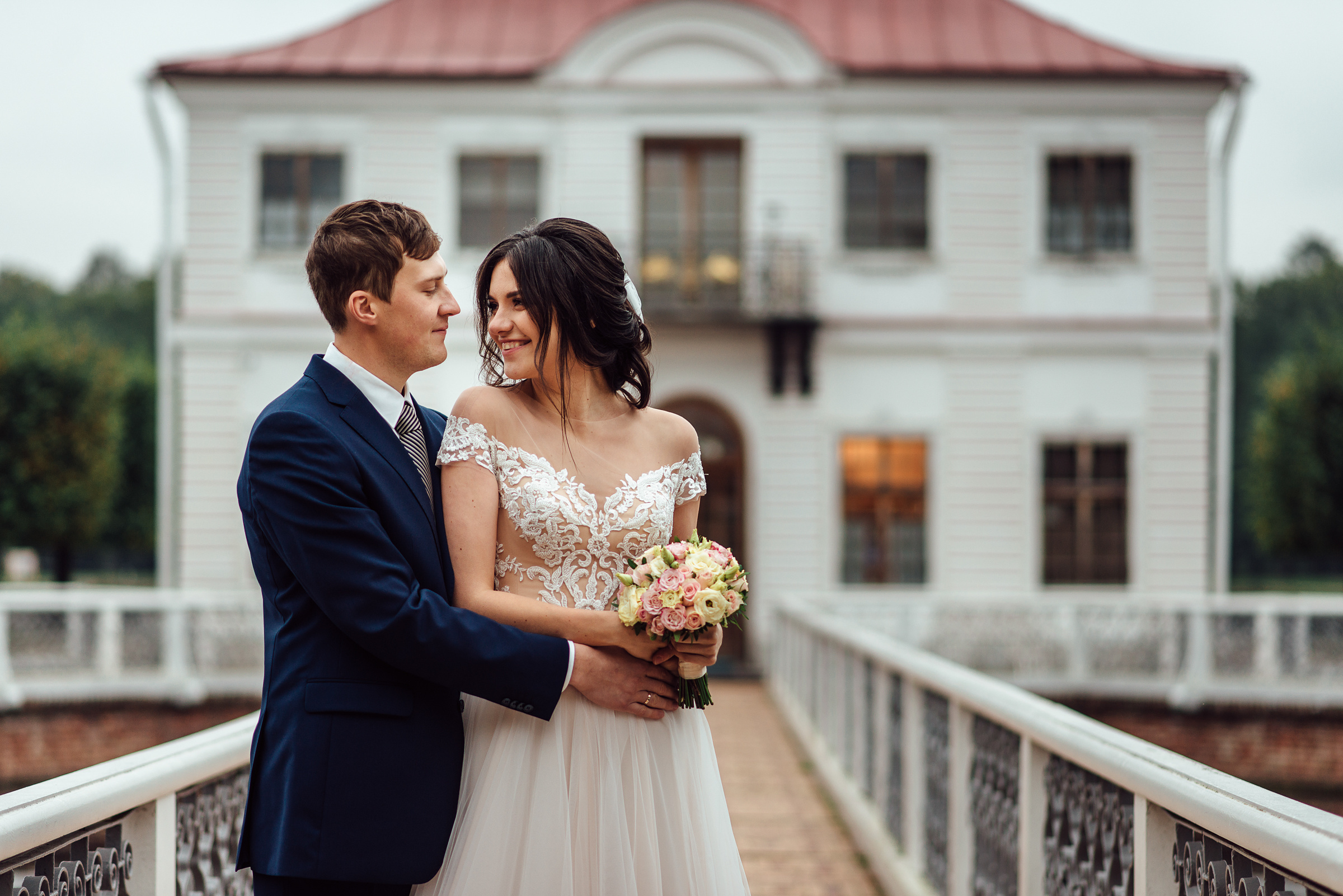 Свадебная фотосессия Ольги и Павла в Петергофе. Свадебный фотограф в Санкт-Петербурге Венера Ахметова