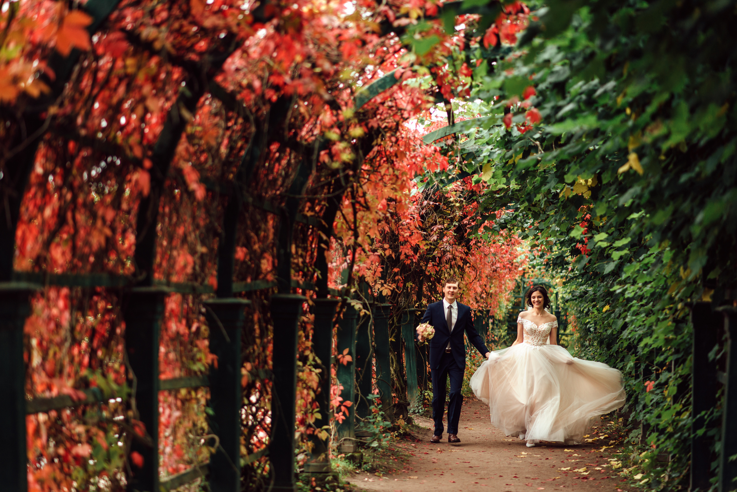 Свадебная фотосессия Ольги и Павла в Петергофе. Свадебный фотограф в Санкт-Петербурге Венера Ахметова