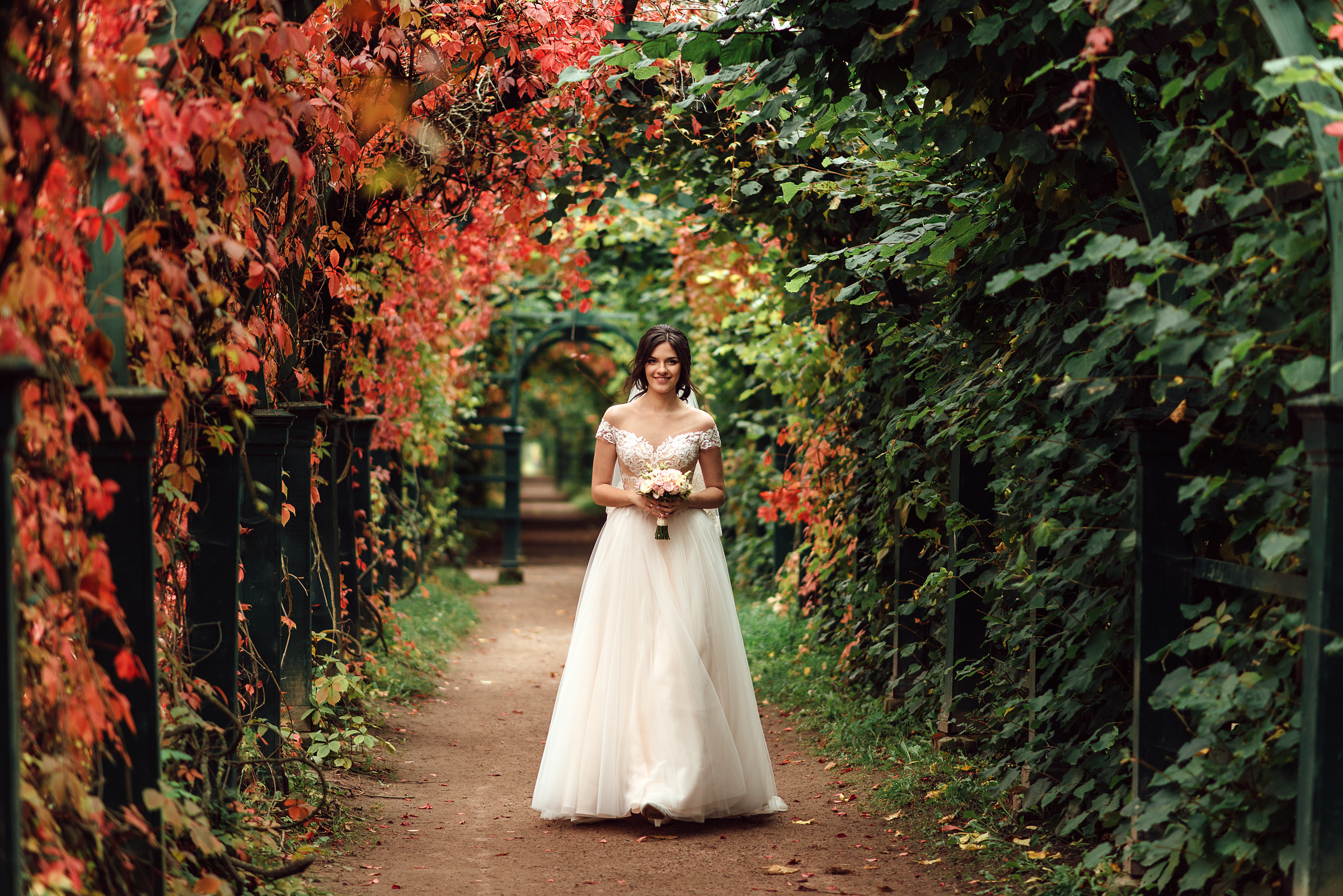 Свадебная фотосессия Ольги и Павла в Петергофе. Свадебный фотограф в Санкт-Петербурге Венера Ахметова