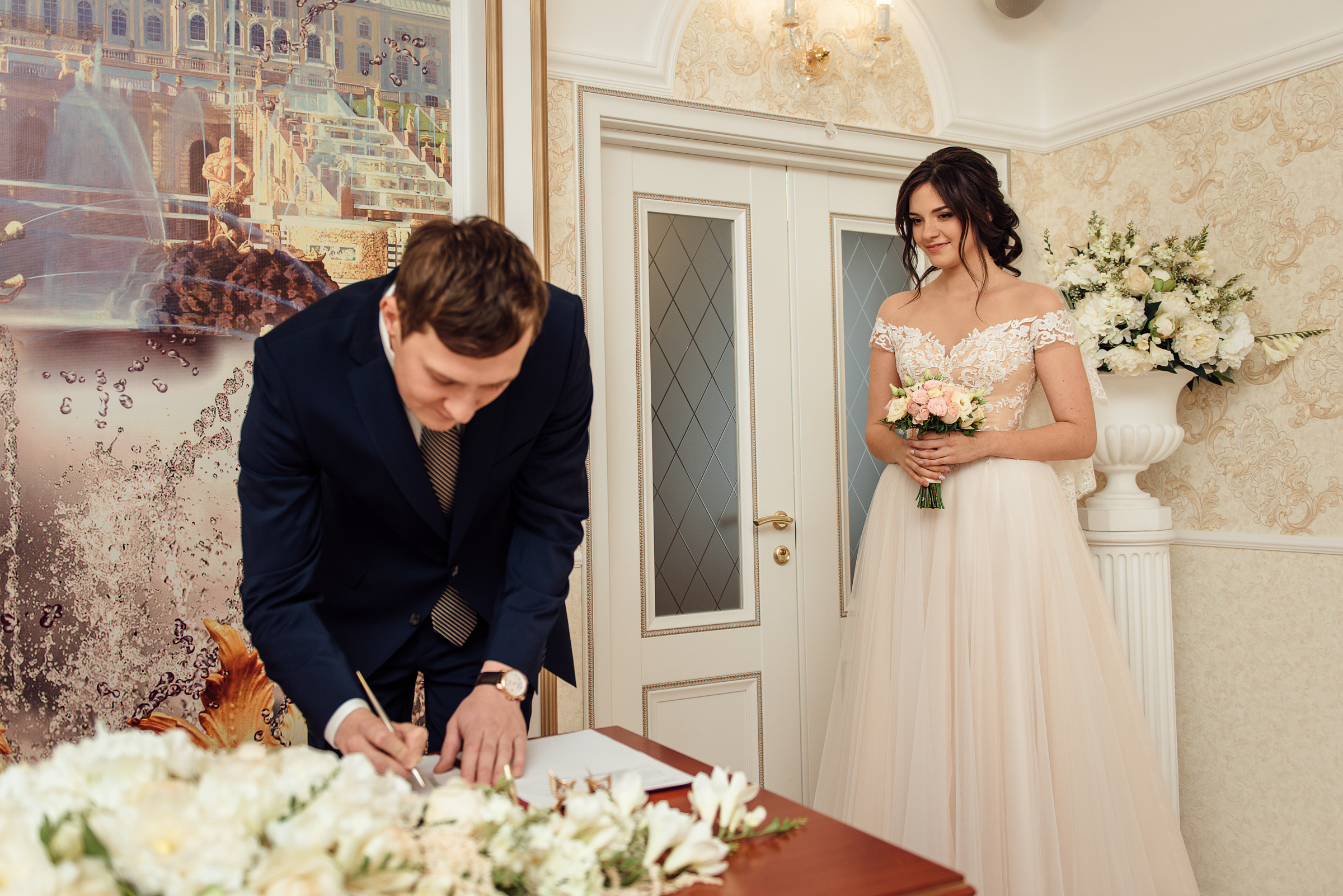 Свадебная фотосессия Ольги и Павла в Петергофе. Свадебный фотограф в Санкт-Петербурге Венера Ахметова