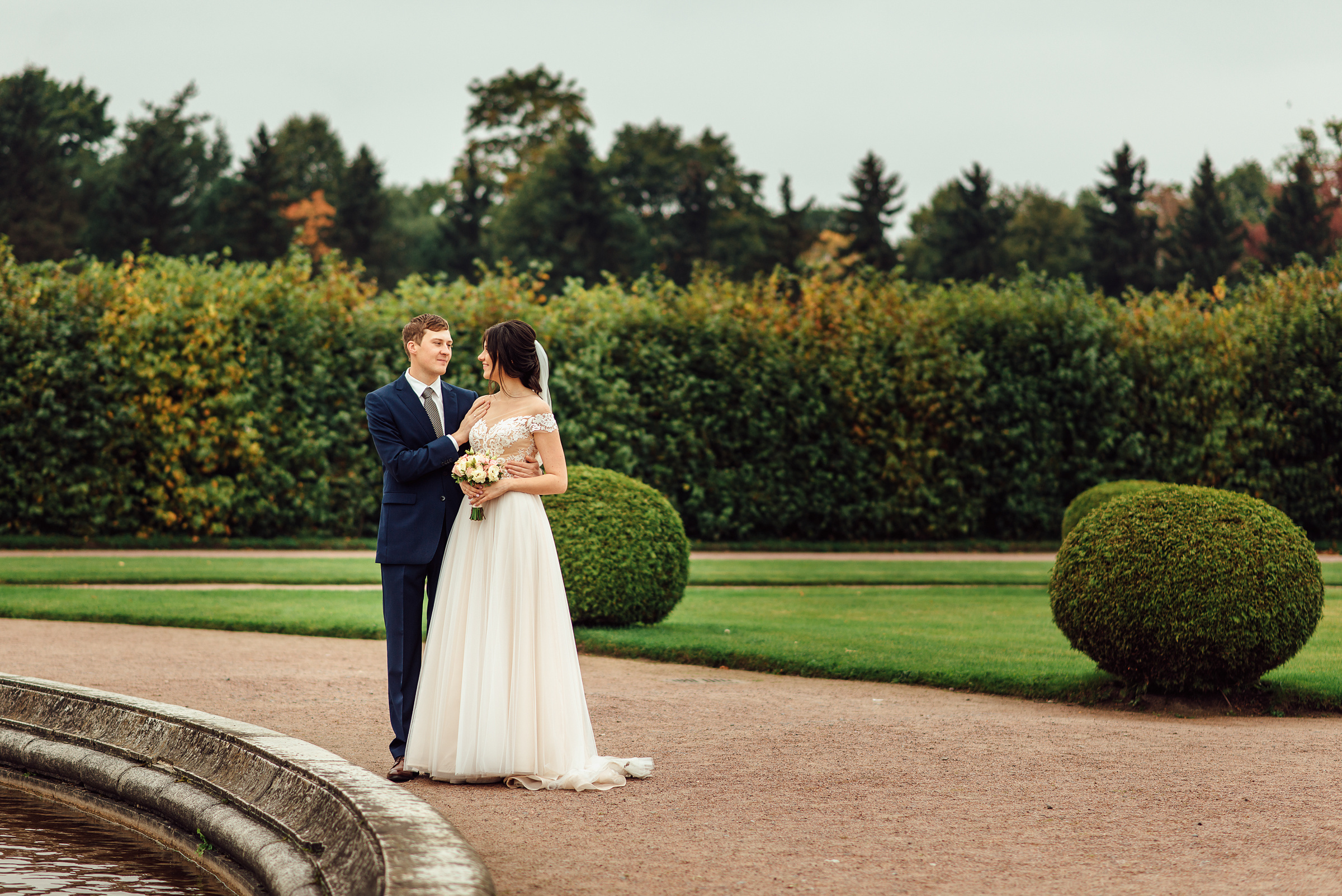 Свадебная фотосессия Ольги и Павла в Петергофе. Свадебный фотограф в Санкт-Петербурге Венера Ахметова