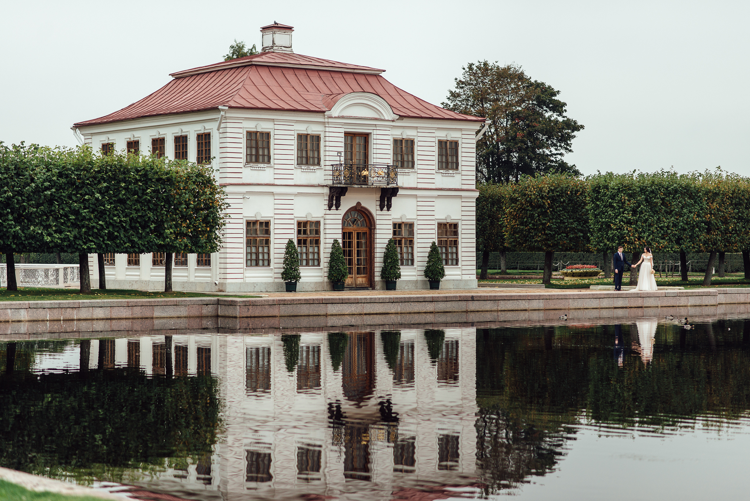 Свадебная фотосессия Ольги и Павла в Петергофе. Свадебный фотограф в Санкт-Петербурге Венера Ахметова