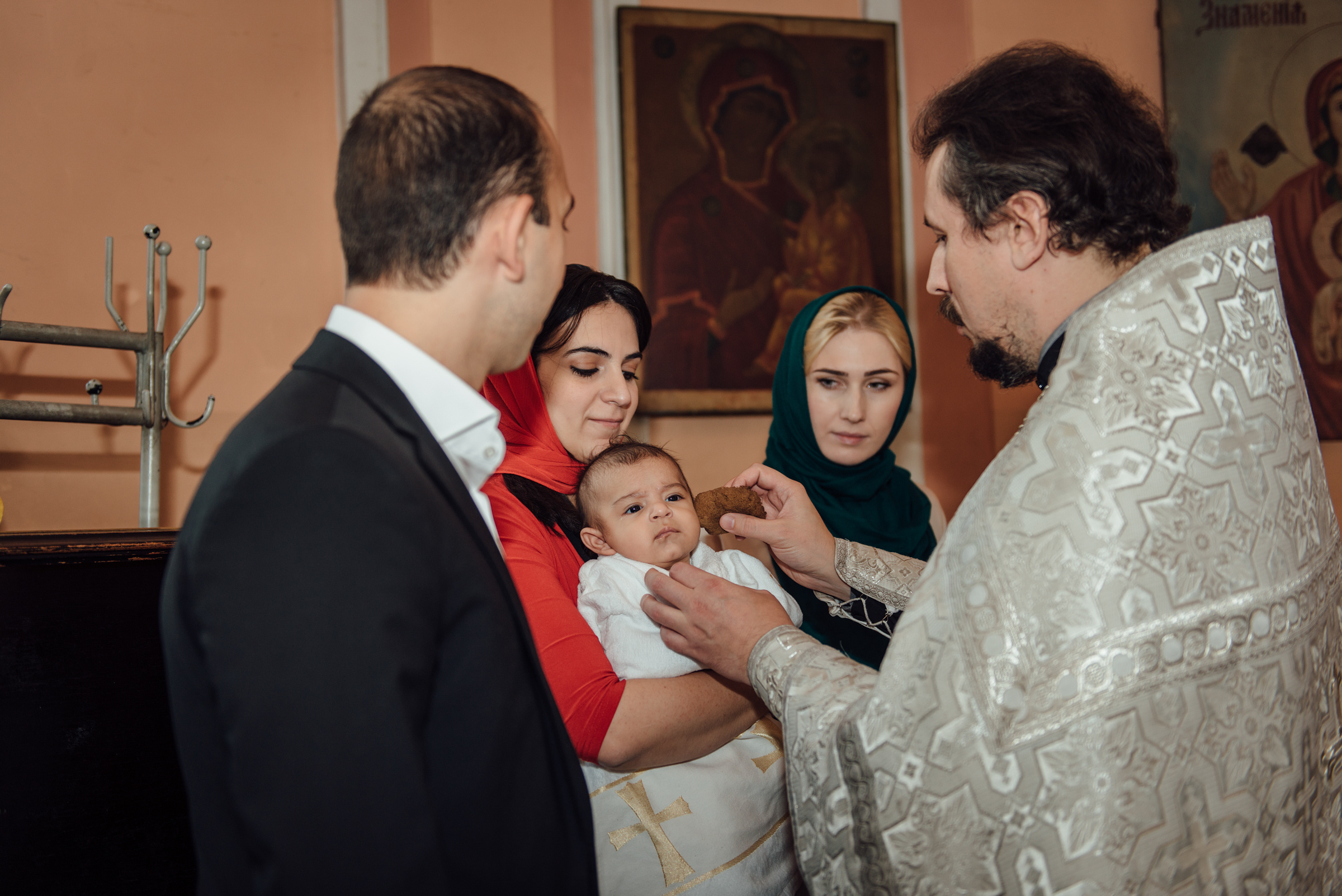 Крещение в храме Рождества св. Иоанна Предтечи, Чесменская церковь. Свадебный фотограф в Санкт-Петербурге Венера Ахметова