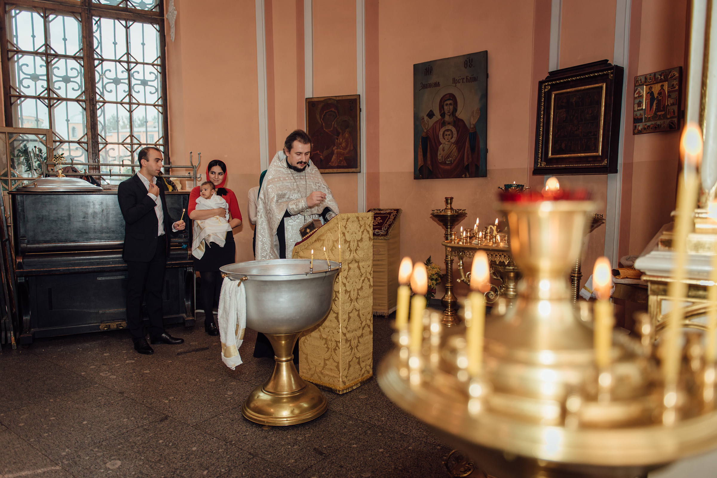 Крещение в храме Рождества св. Иоанна Предтечи, Чесменская церковь. Свадебный фотограф в Санкт-Петербурге Венера Ахметова