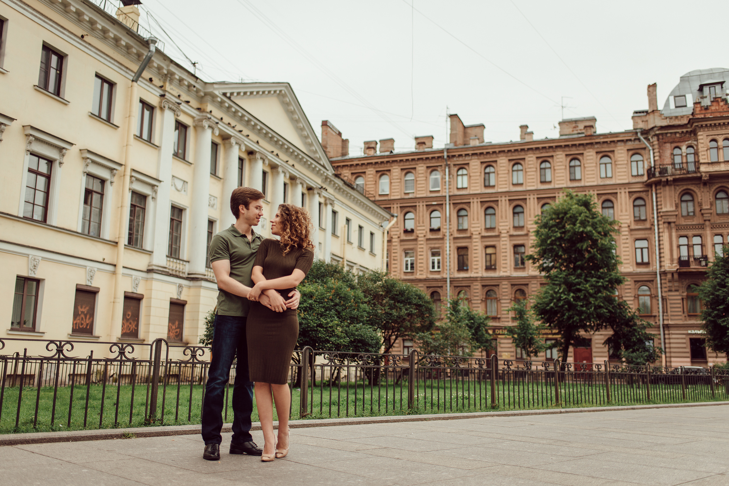 Предсвадебная фотосессия прогулка в центре Санкт-Петербурга. Свадебный фотограф в Санкт-Петербурге Венера Ахметова