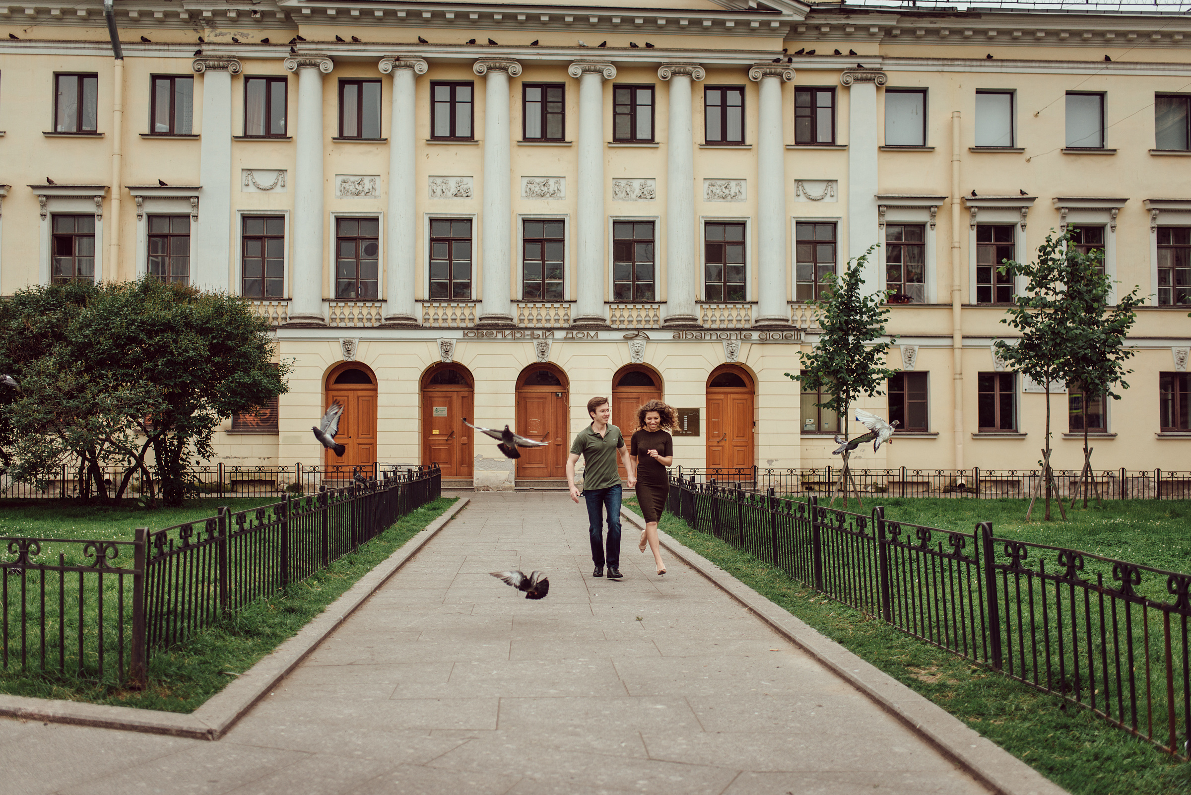 Предсвадебная фотосессия прогулка в центре Санкт-Петербурга. Свадебный фотограф в Санкт-Петербурге Венера Ахметова