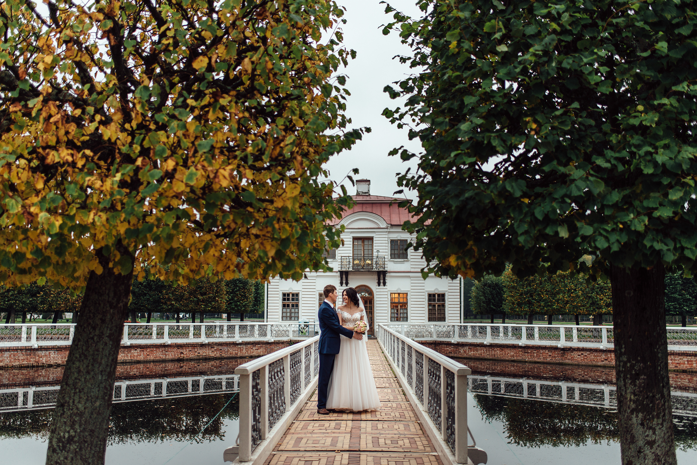 Свадебная фотосессия Ольги и Павла в Петергофе. Свадебный фотограф в Санкт-Петербурге Венера Ахметова