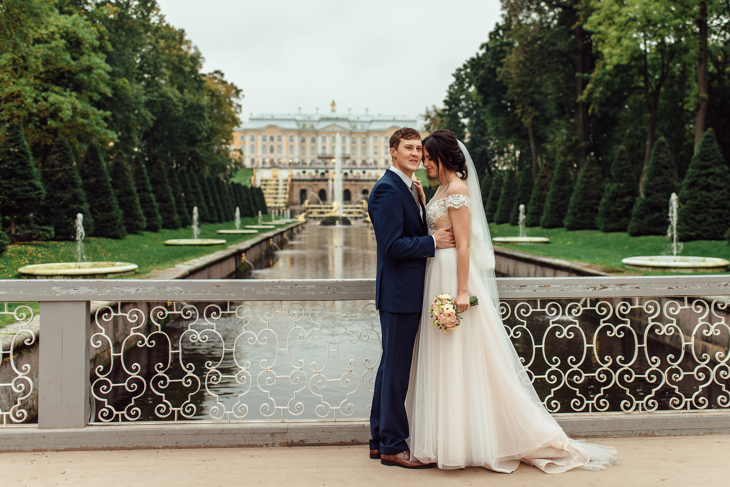 Свадебная фотосессия Ольги и Павла в Петергофе. Свадебный фотограф в Санкт-Петербурге Венера Ахметова