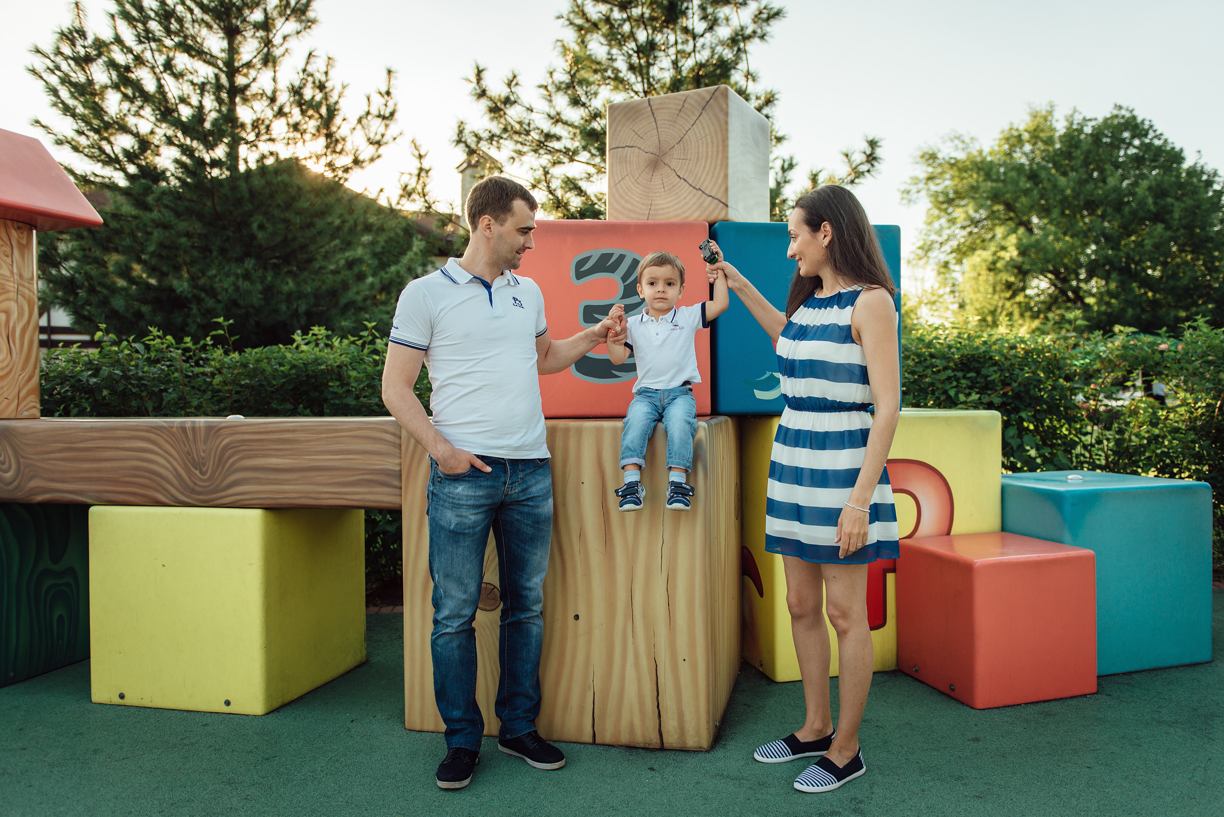 Семейная фотосессия летом в Диво Острове. Свадебный фотограф в Санкт-Петербурге Венера Ахметова