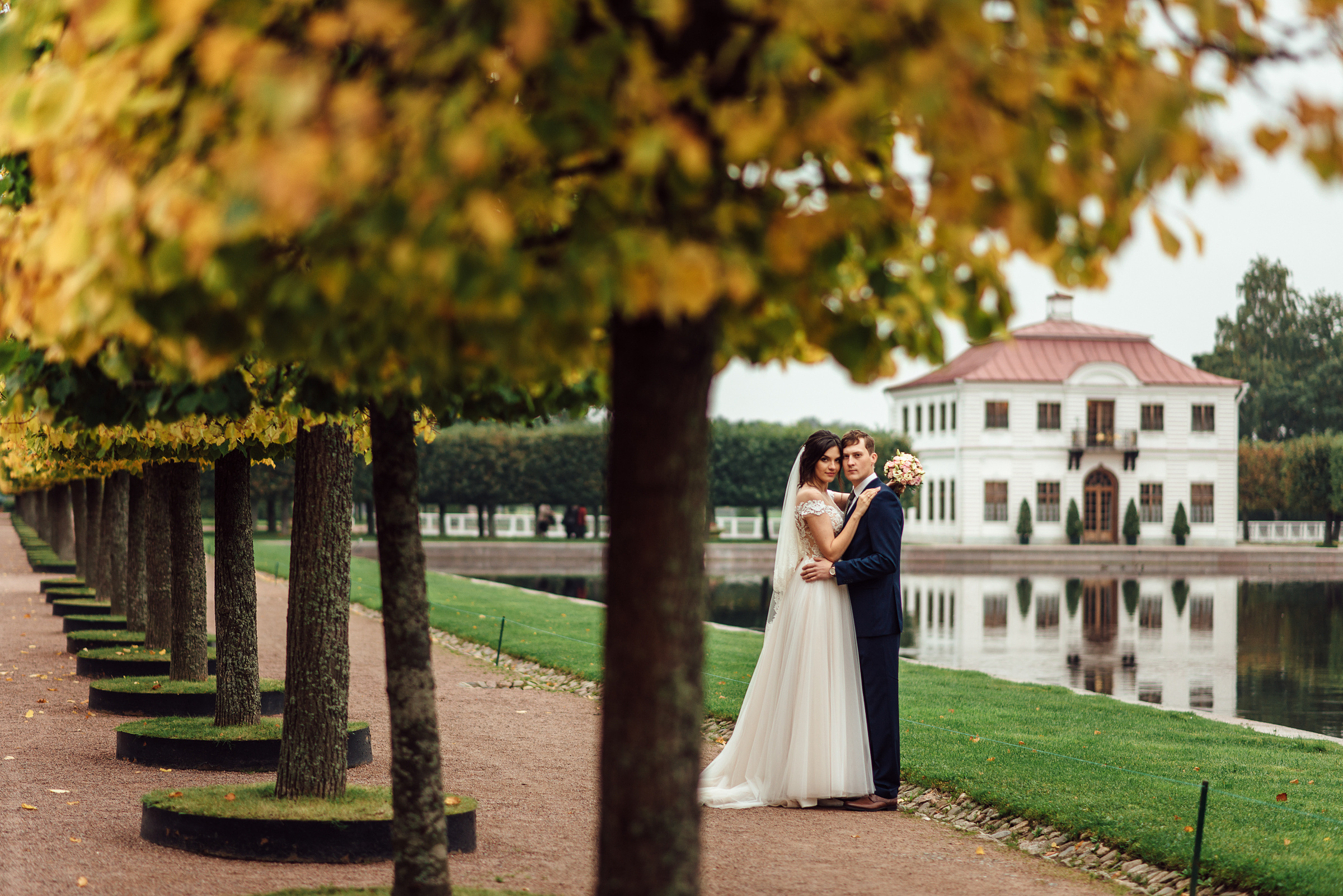 Свадебная фотосессия Ольги и Павла в Петергофе. Свадебный фотограф в Санкт-Петербурге Венера Ахметова