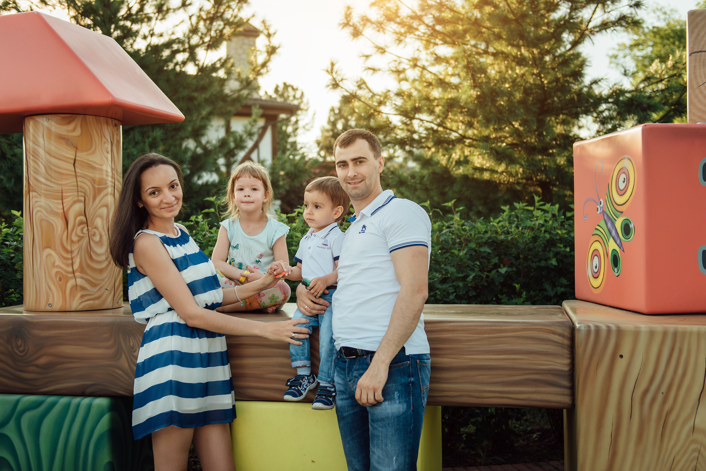 Семейная фотосессия летом в Диво Острове. Свадебный фотограф в Санкт-Петербурге Венера Ахметова